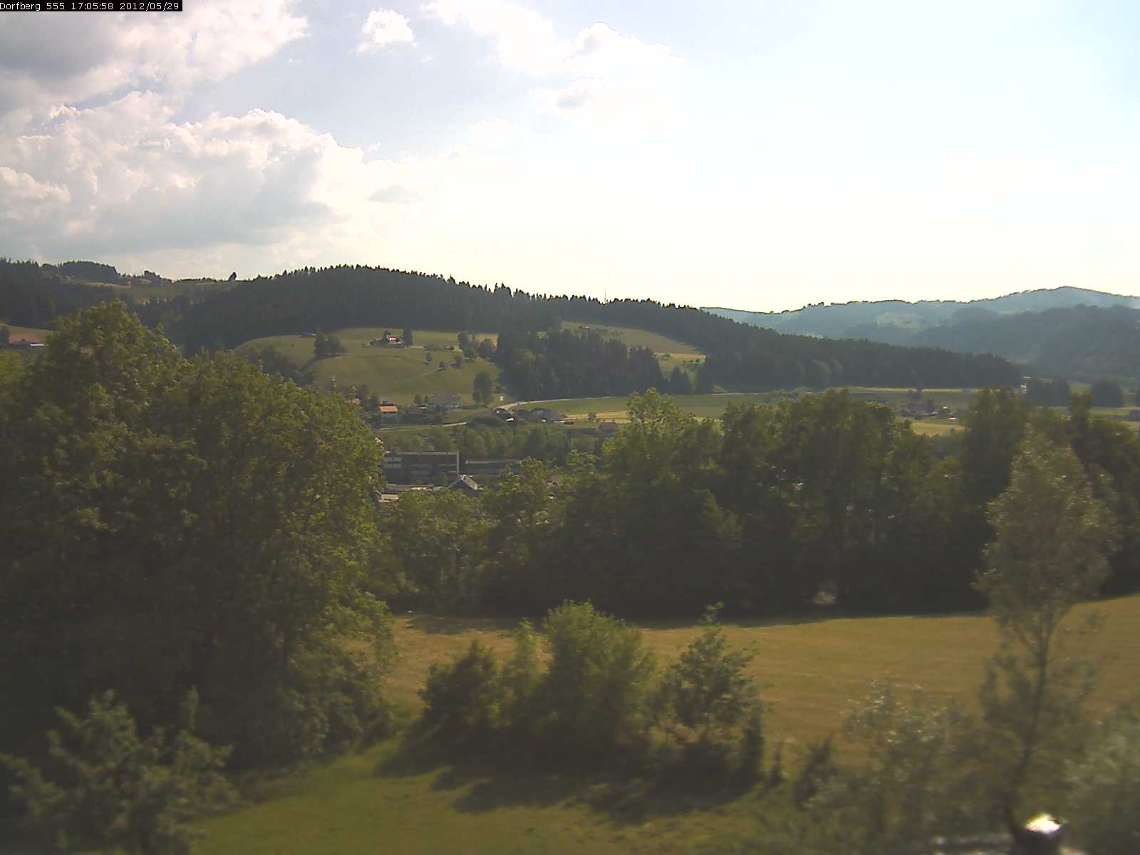 Webcam-Bild: Aussicht vom Dorfberg in Langnau 20120529-170600