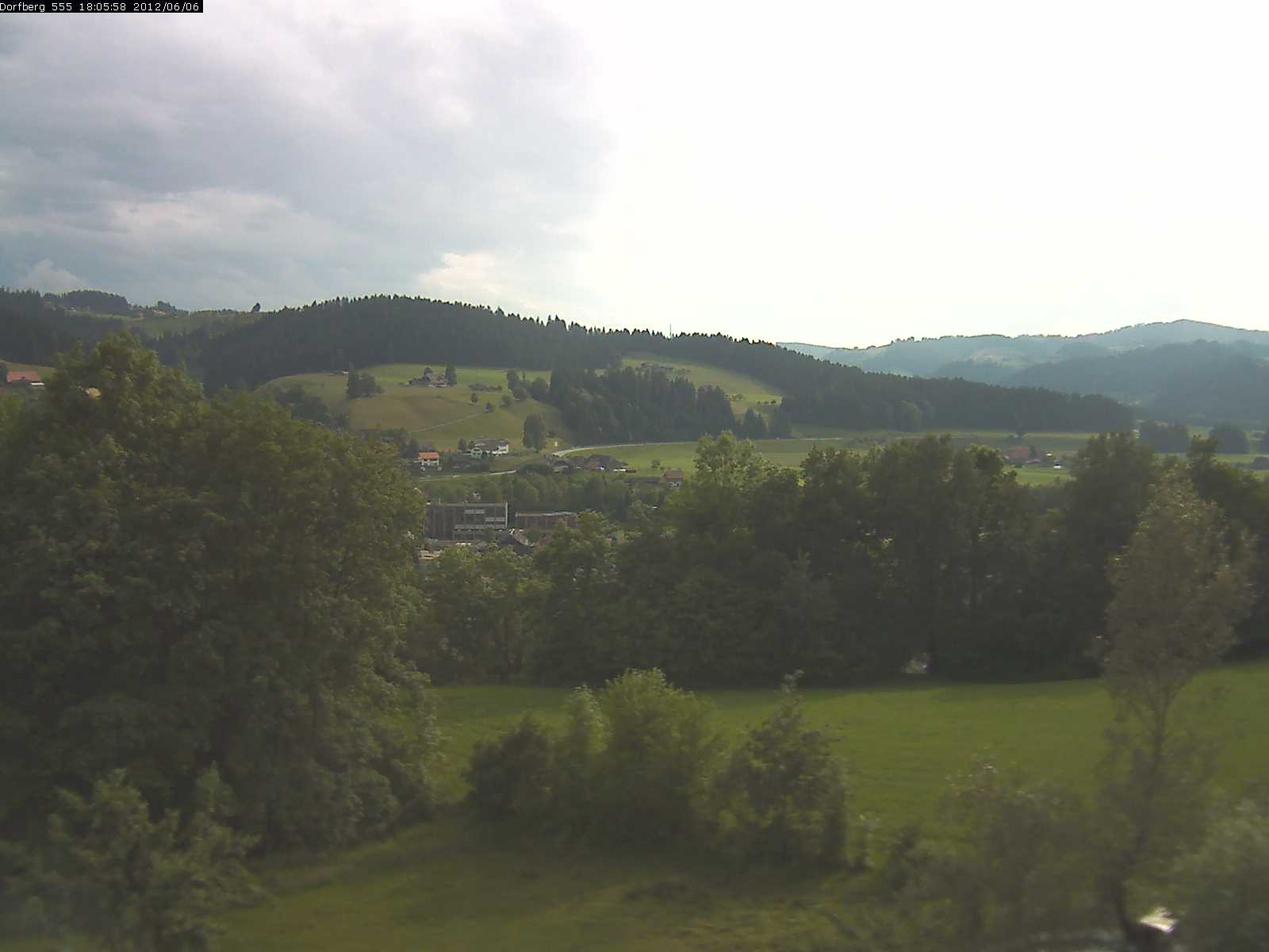 Webcam-Bild: Aussicht vom Dorfberg in Langnau 20120606-180600