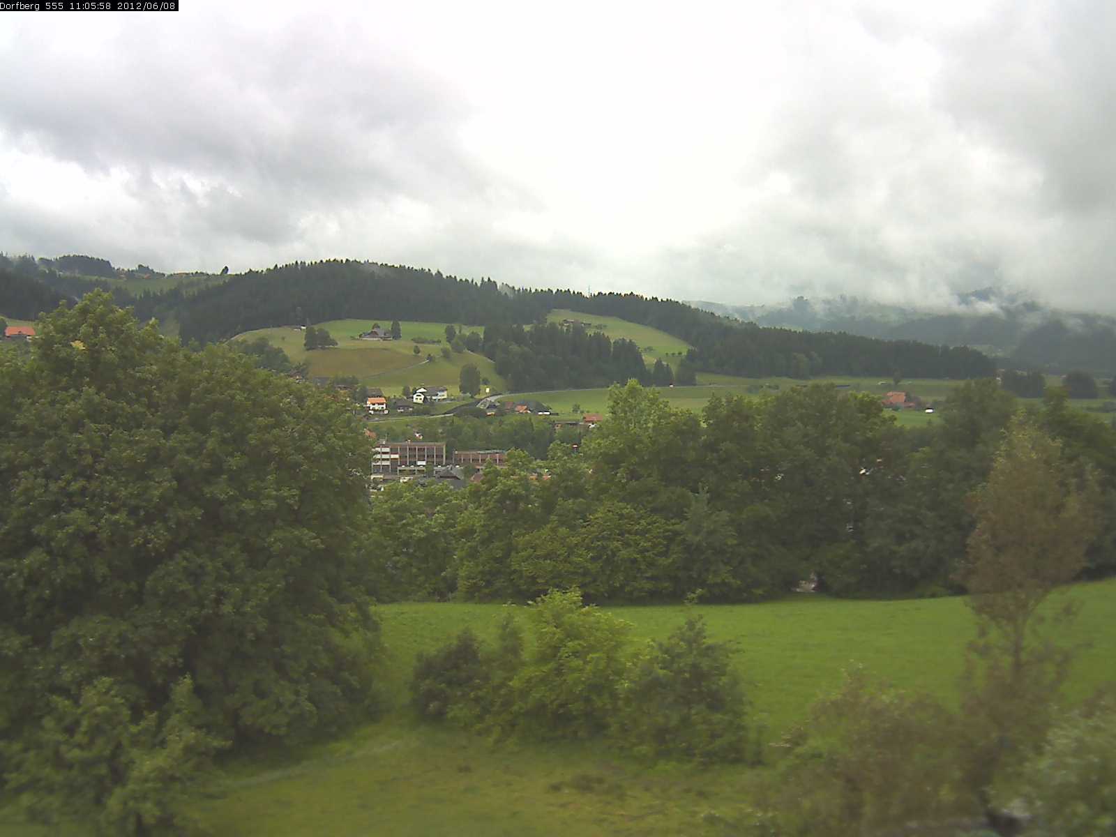 Webcam-Bild: Aussicht vom Dorfberg in Langnau 20120608-110600