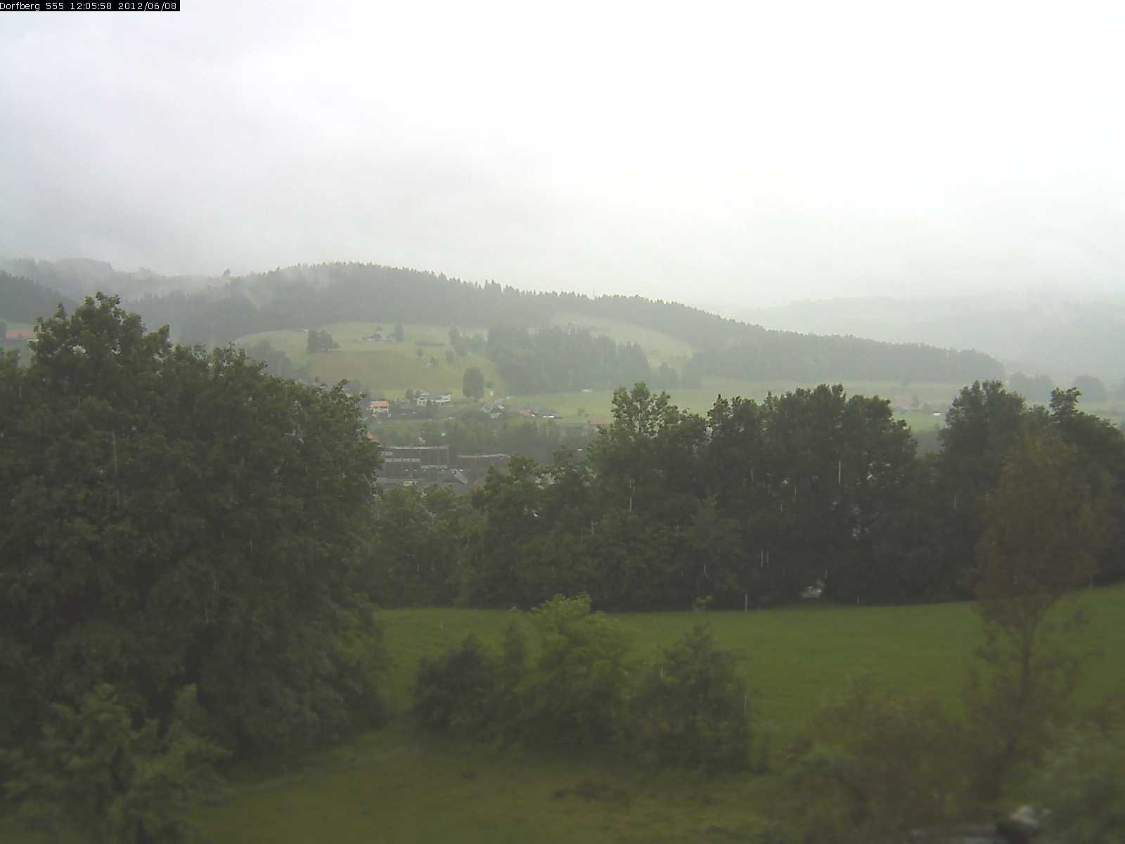 Webcam-Bild: Aussicht vom Dorfberg in Langnau 20120608-120600