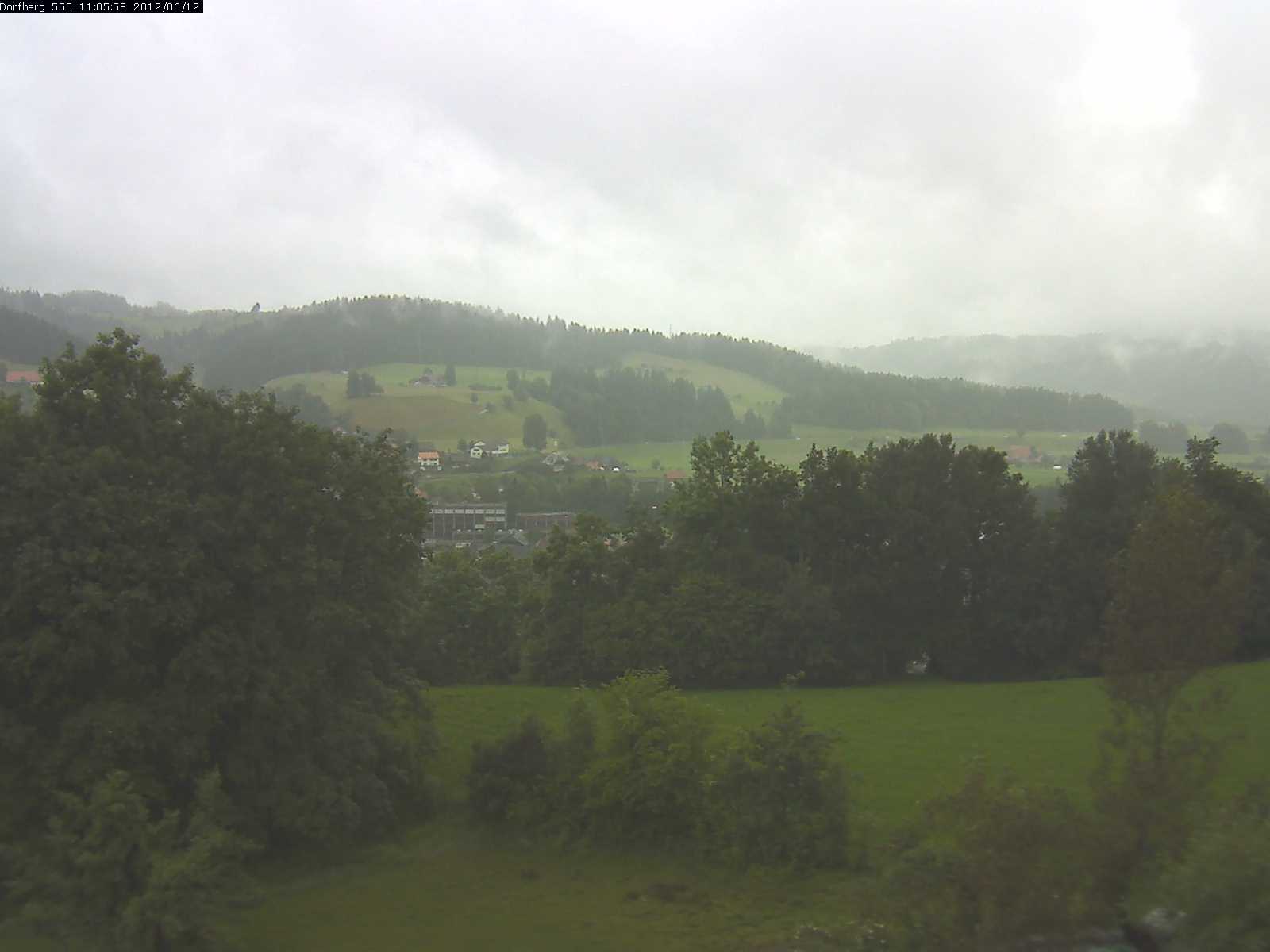 Webcam-Bild: Aussicht vom Dorfberg in Langnau 20120612-110600