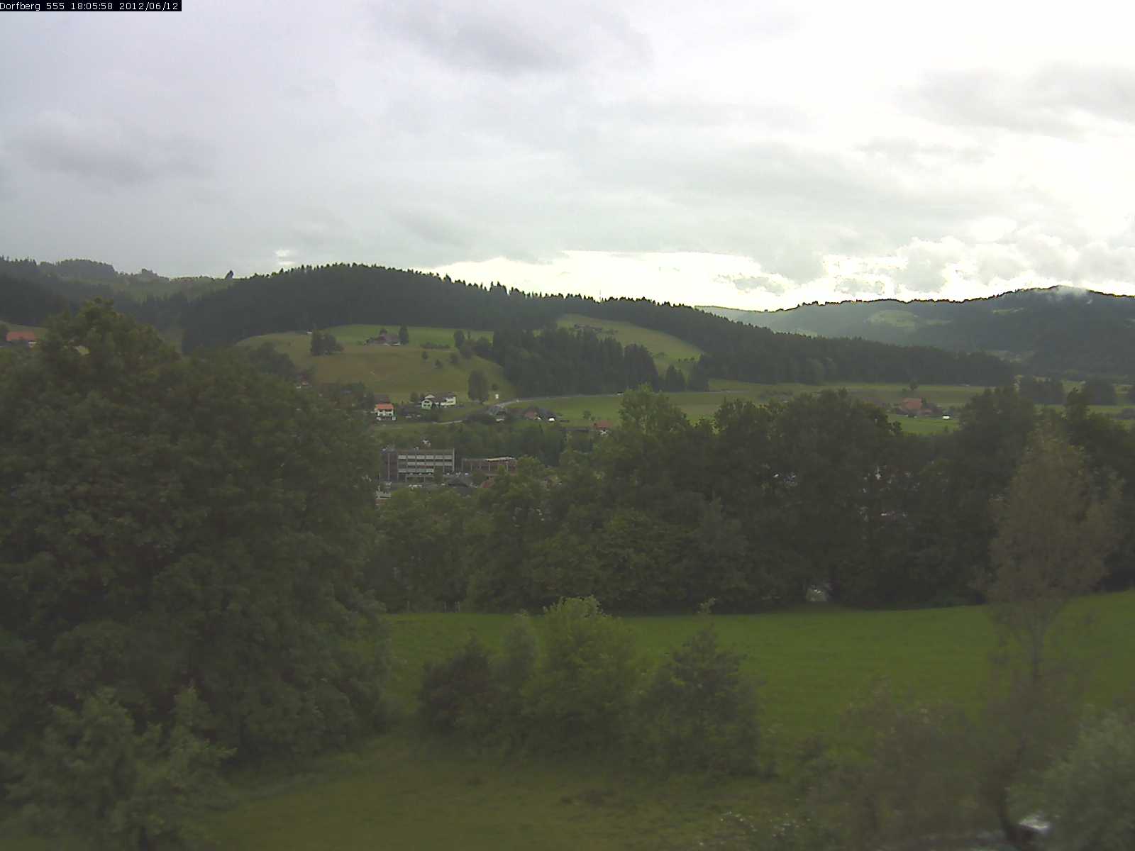 Webcam-Bild: Aussicht vom Dorfberg in Langnau 20120612-180600