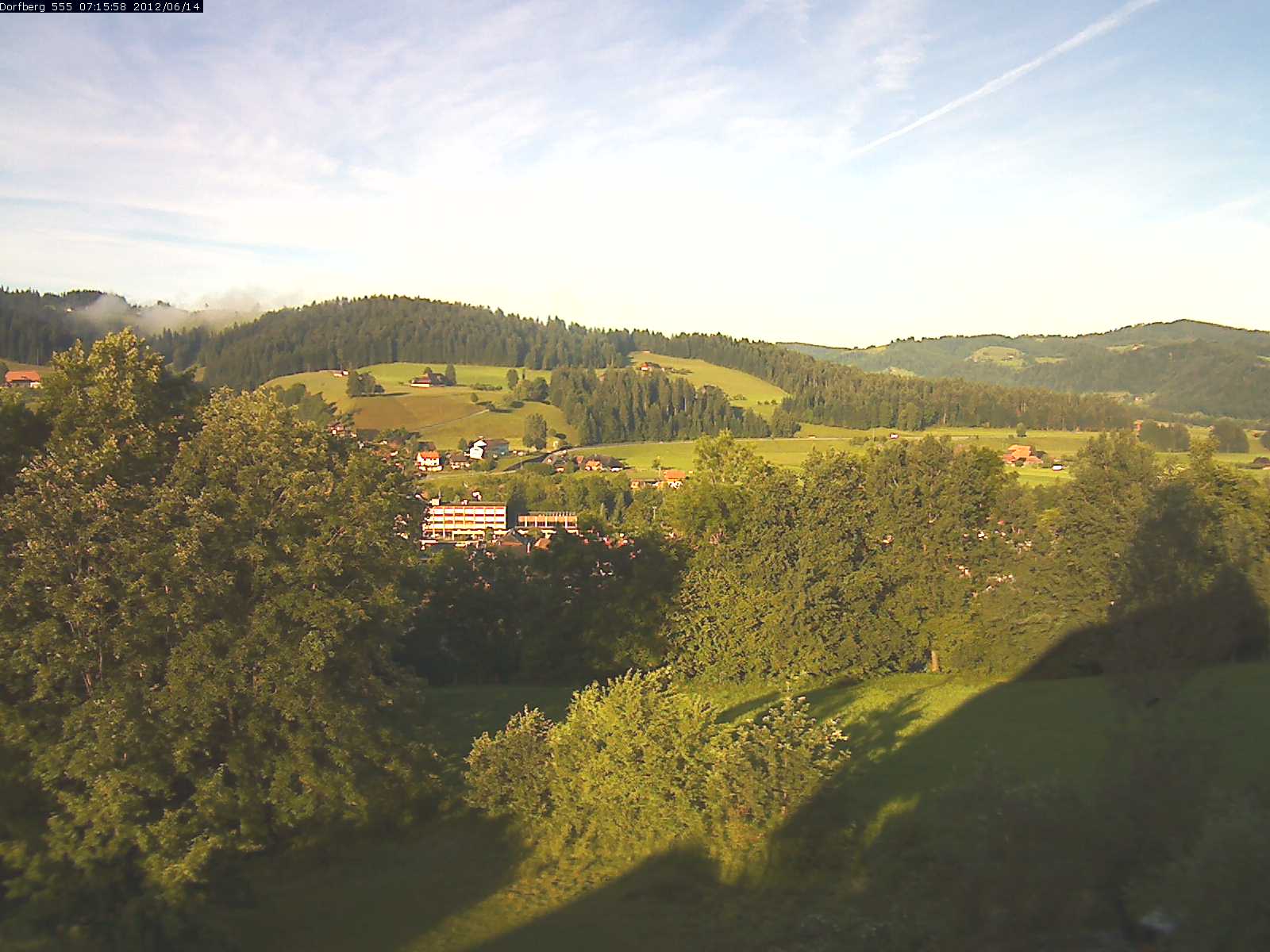 Webcam-Bild: Aussicht vom Dorfberg in Langnau 20120614-071600