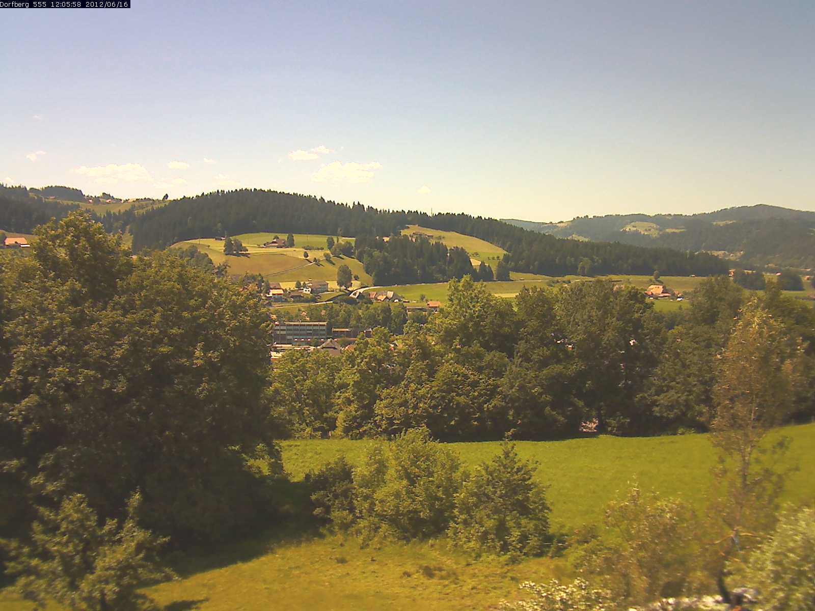 Webcam-Bild: Aussicht vom Dorfberg in Langnau 20120616-120600