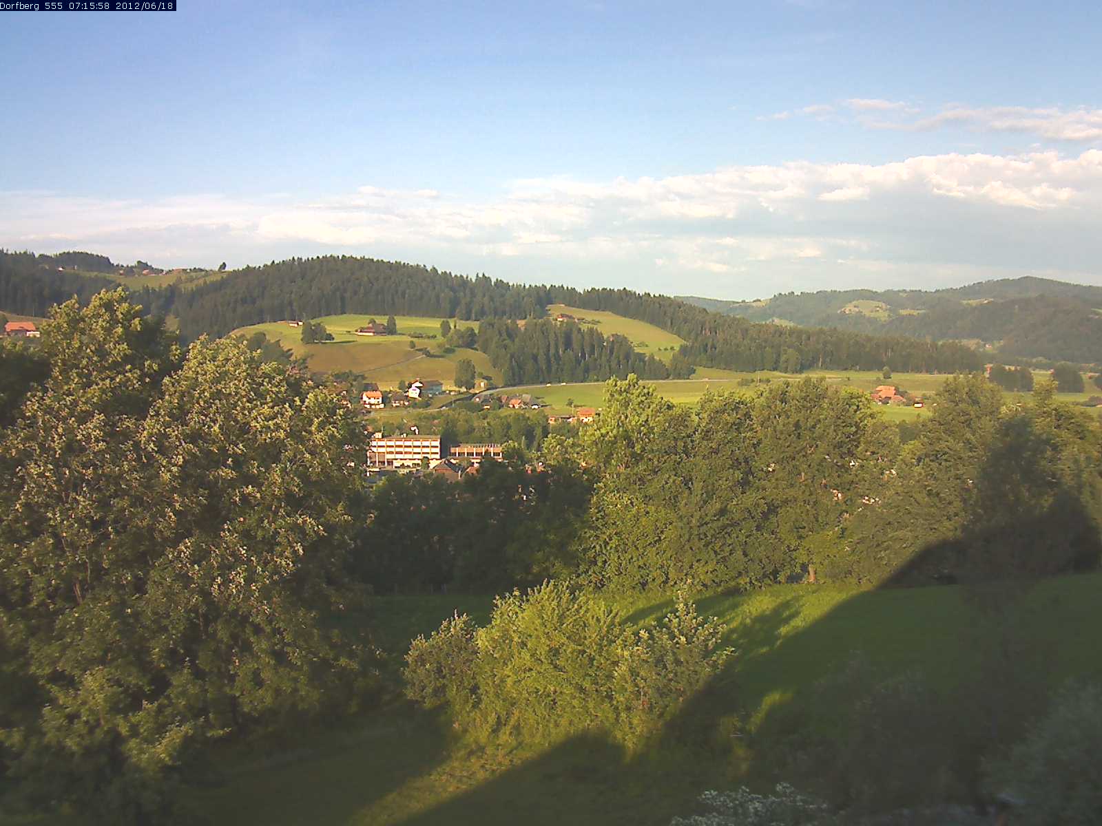 Webcam-Bild: Aussicht vom Dorfberg in Langnau 20120618-071600
