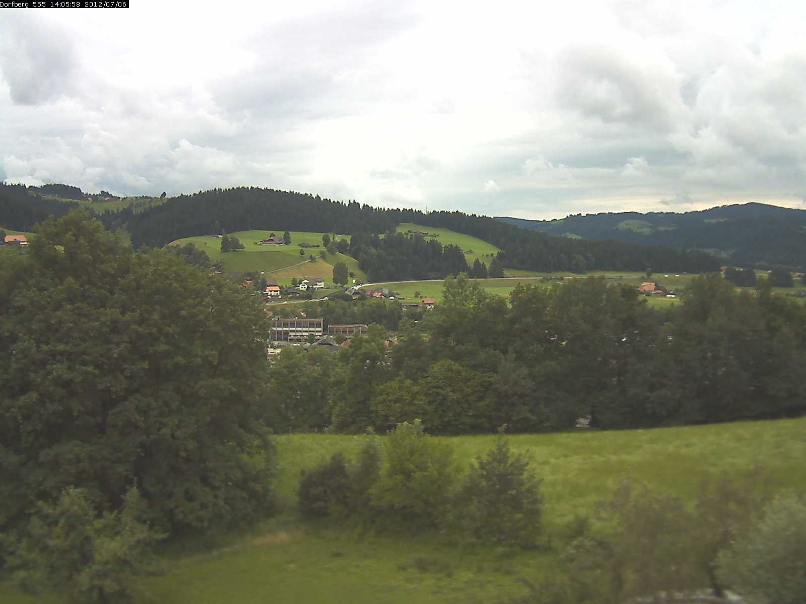 Webcam-Bild: Aussicht vom Dorfberg in Langnau 20120706-140600