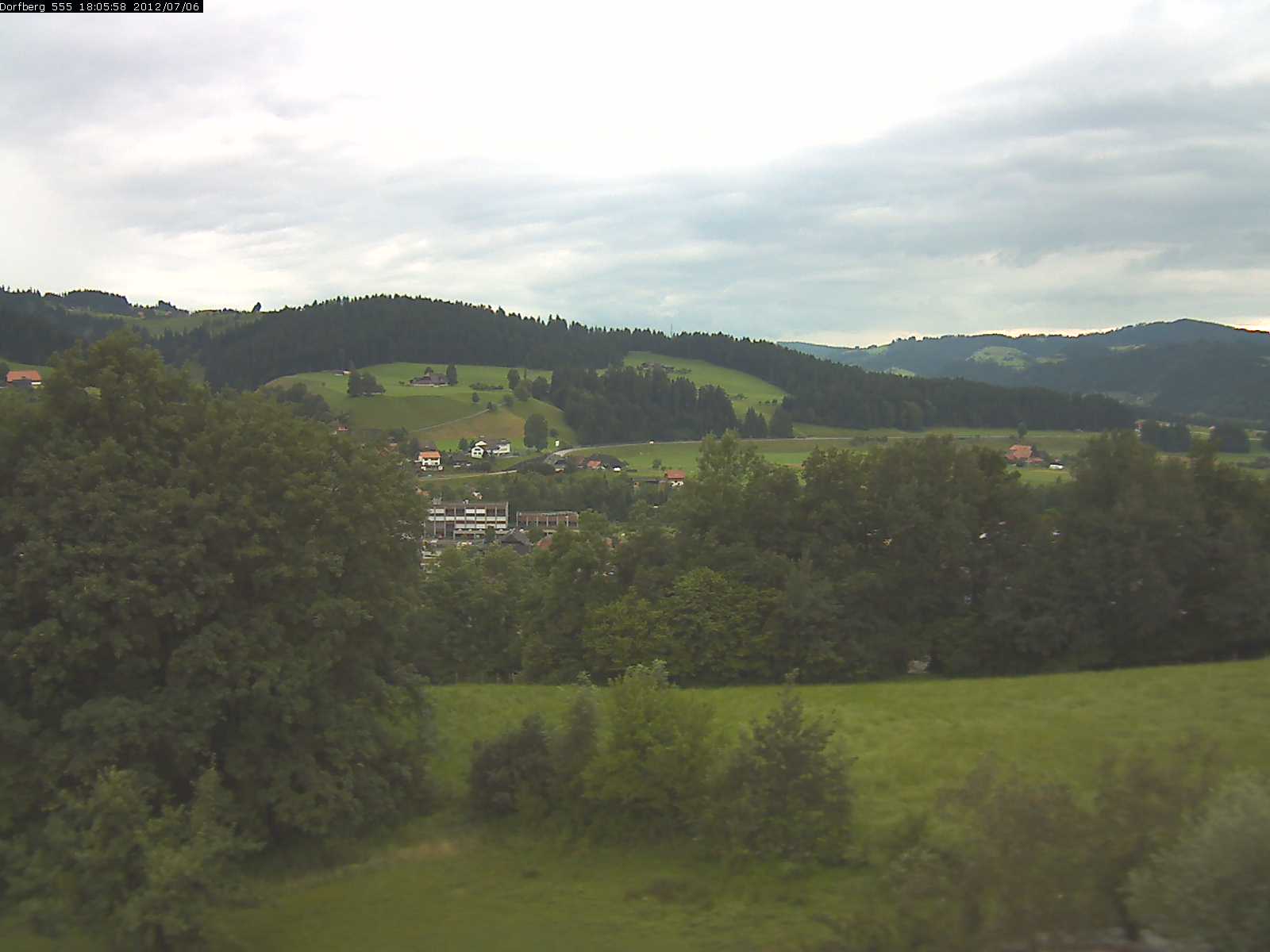 Webcam-Bild: Aussicht vom Dorfberg in Langnau 20120706-180600