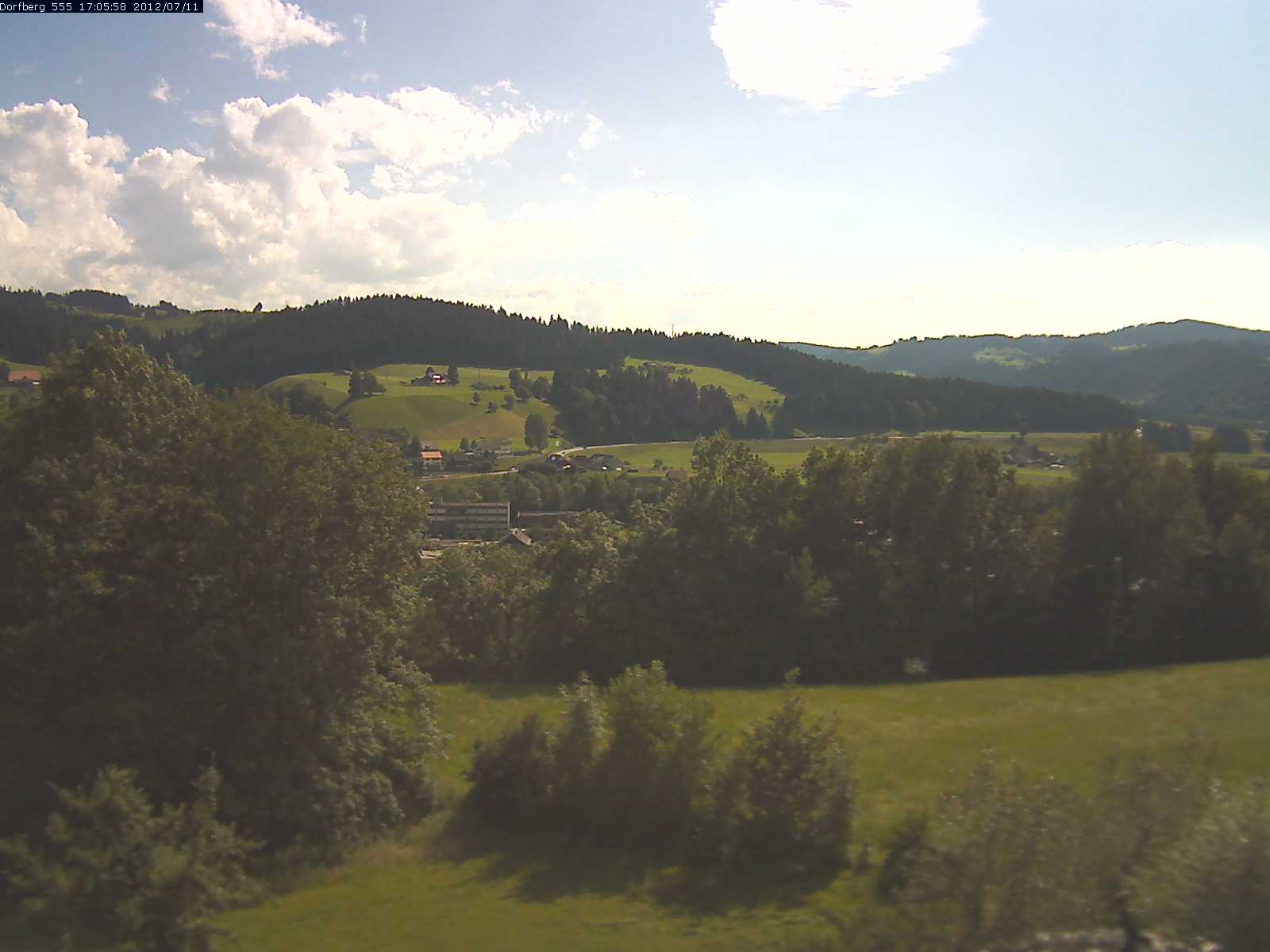 Webcam-Bild: Aussicht vom Dorfberg in Langnau 20120711-170600