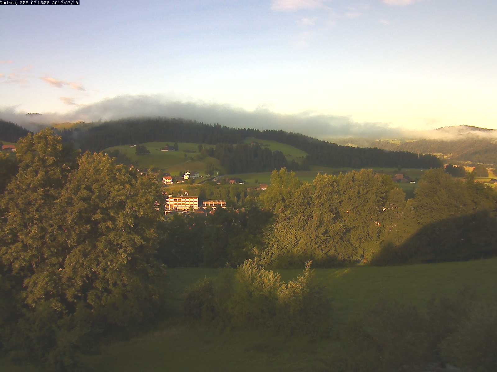 Webcam-Bild: Aussicht vom Dorfberg in Langnau 20120716-071600