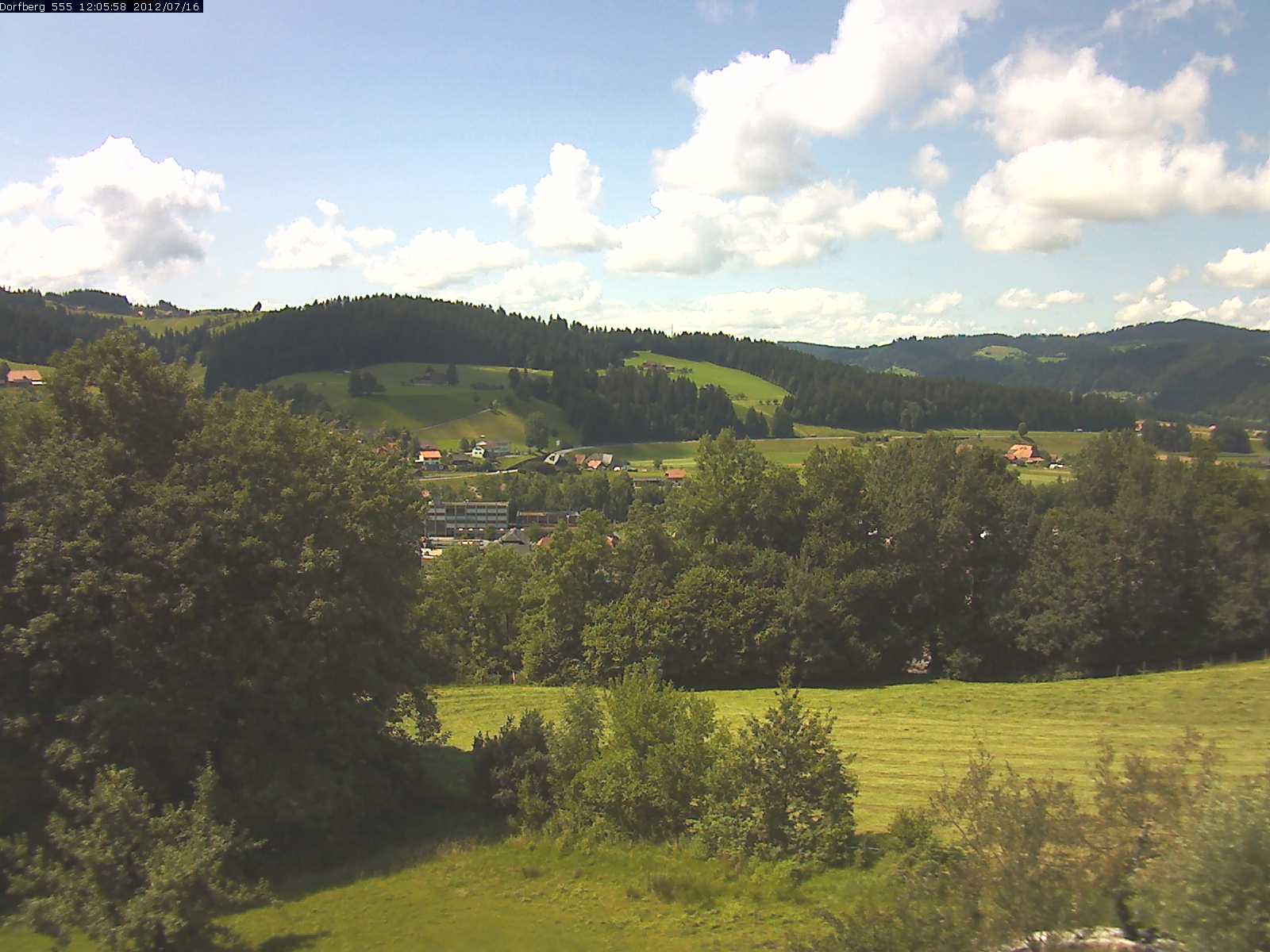 Webcam-Bild: Aussicht vom Dorfberg in Langnau 20120716-120600