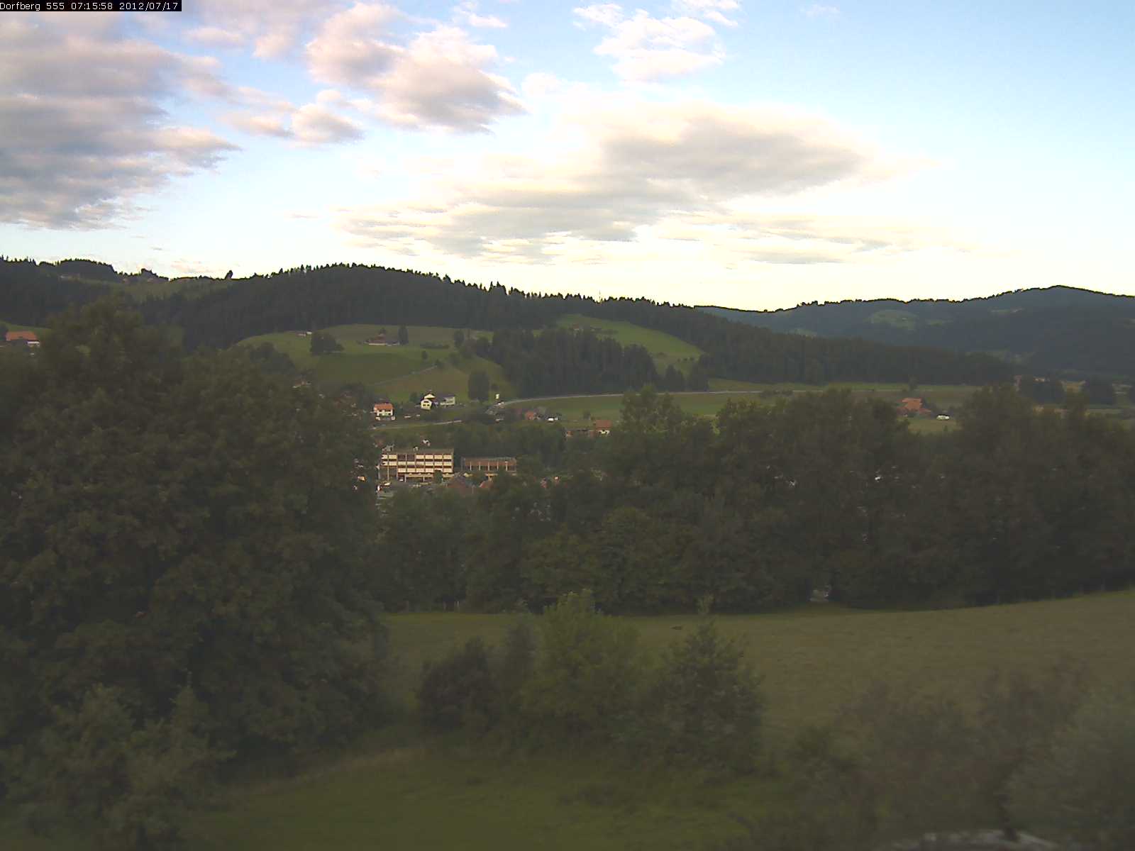 Webcam-Bild: Aussicht vom Dorfberg in Langnau 20120717-071600