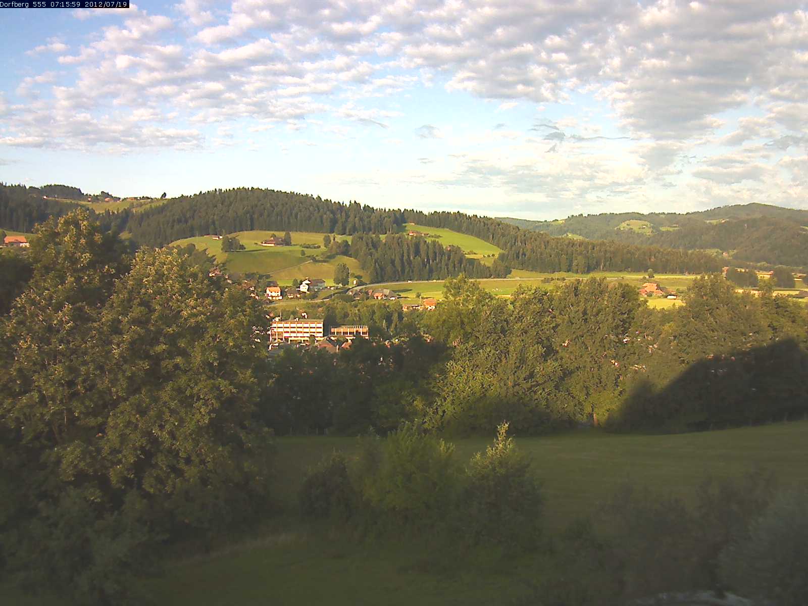 Webcam-Bild: Aussicht vom Dorfberg in Langnau 20120719-071600