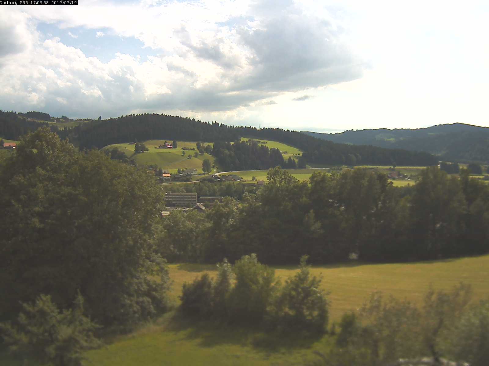 Webcam-Bild: Aussicht vom Dorfberg in Langnau 20120719-170600