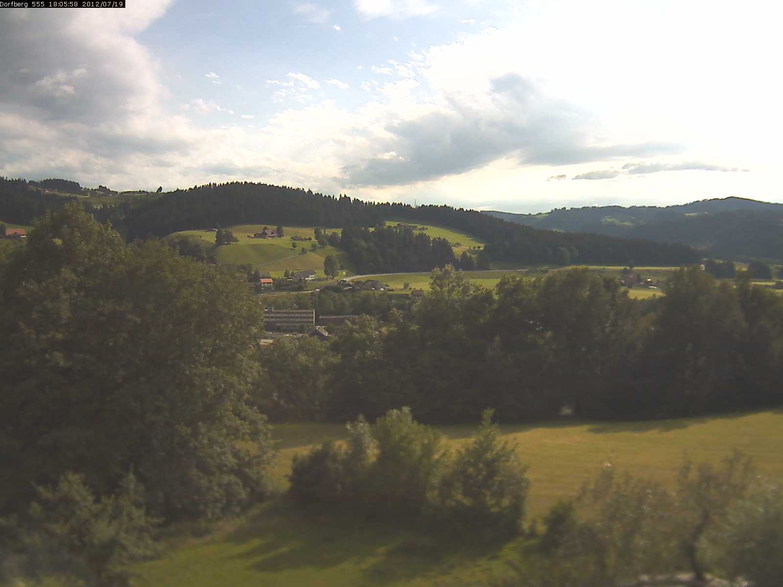 Webcam-Bild: Aussicht vom Dorfberg in Langnau 20120719-180600
