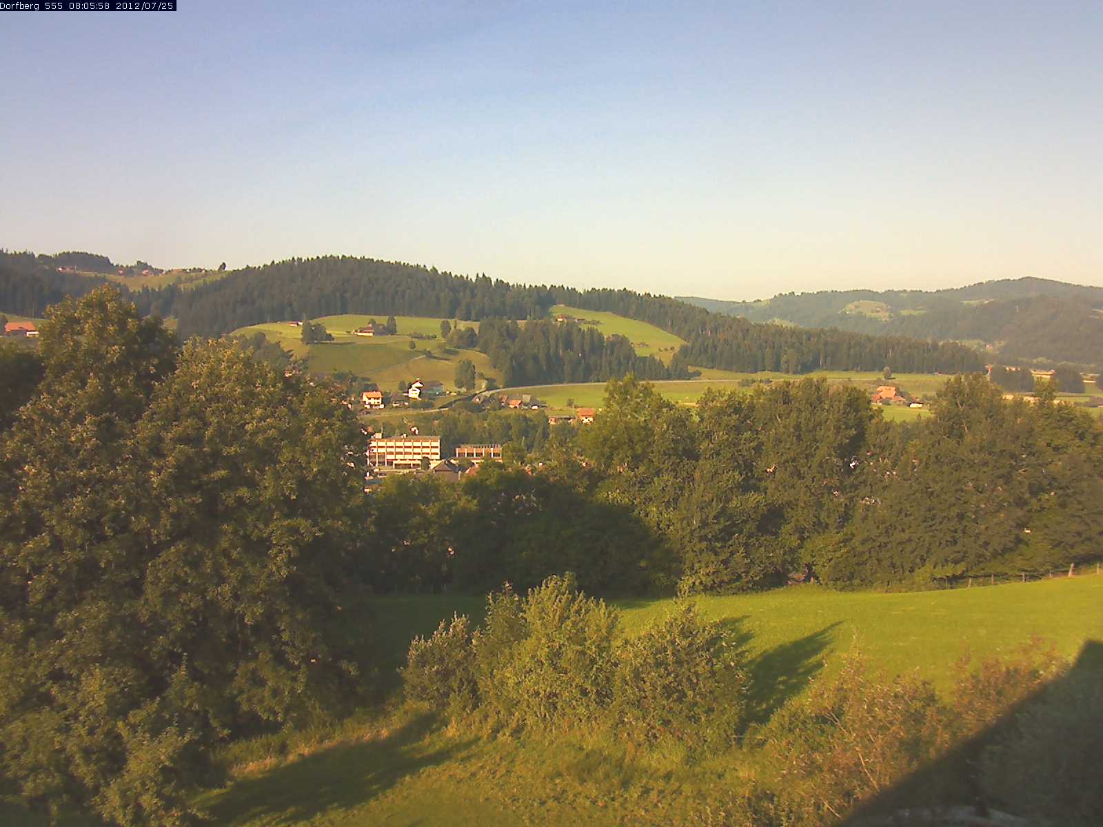 Webcam-Bild: Aussicht vom Dorfberg in Langnau 20120725-080600