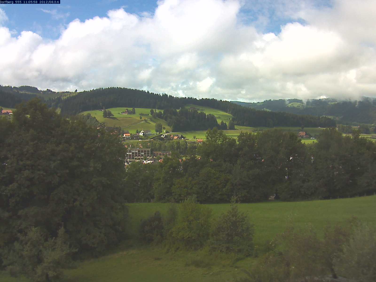 Webcam-Bild: Aussicht vom Dorfberg in Langnau 20120816-110600