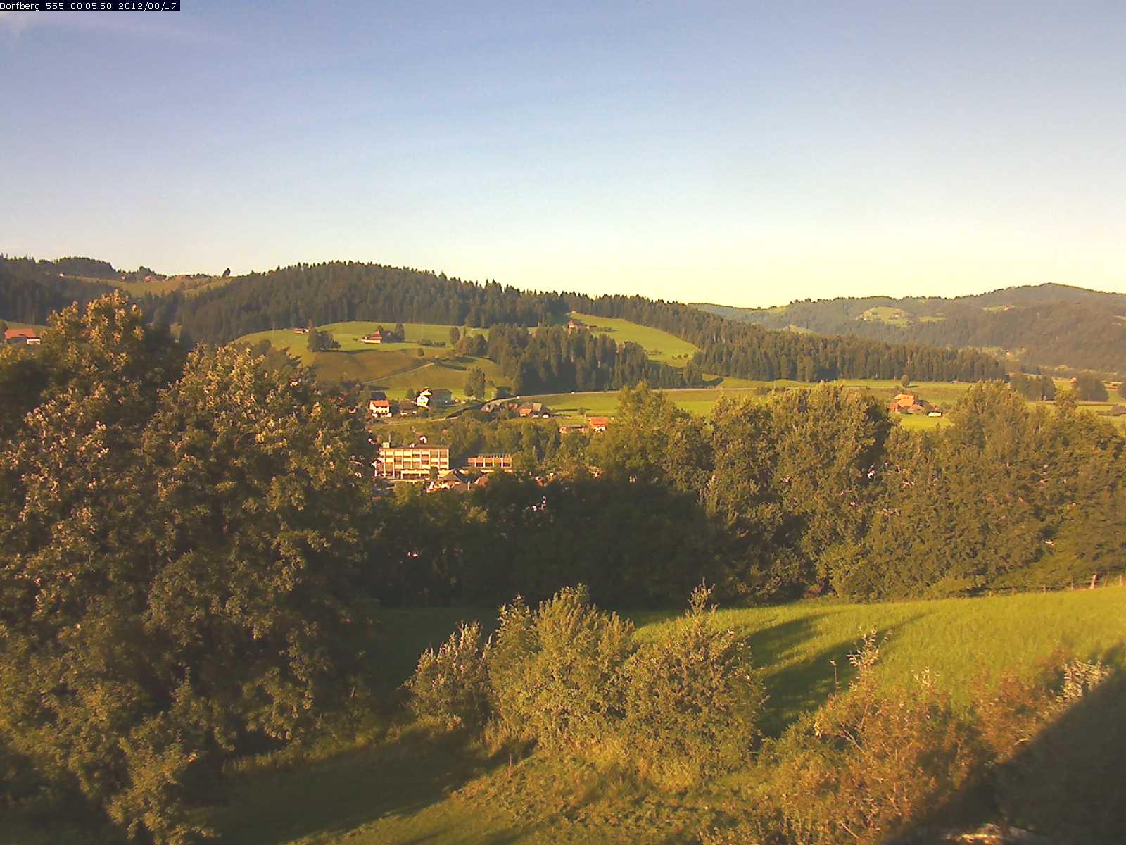 Webcam-Bild: Aussicht vom Dorfberg in Langnau 20120817-080600