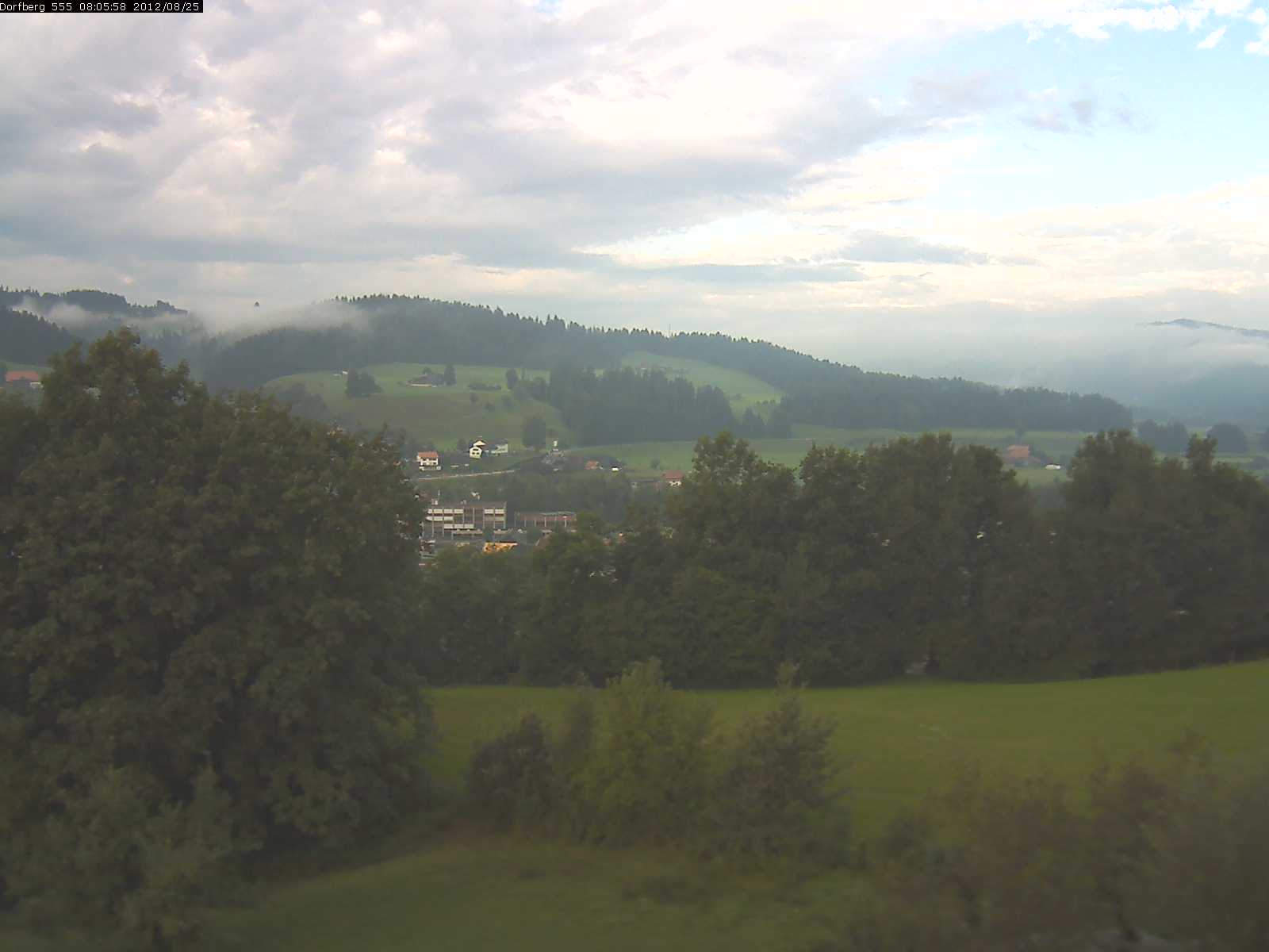 Webcam-Bild: Aussicht vom Dorfberg in Langnau 20120825-080600
