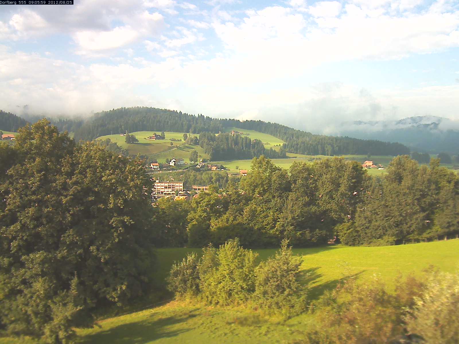 Webcam-Bild: Aussicht vom Dorfberg in Langnau 20120825-090600