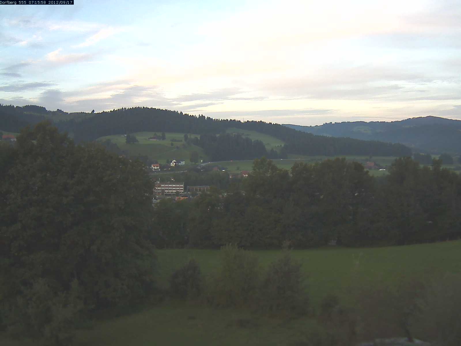 Webcam-Bild: Aussicht vom Dorfberg in Langnau 20120917-071600