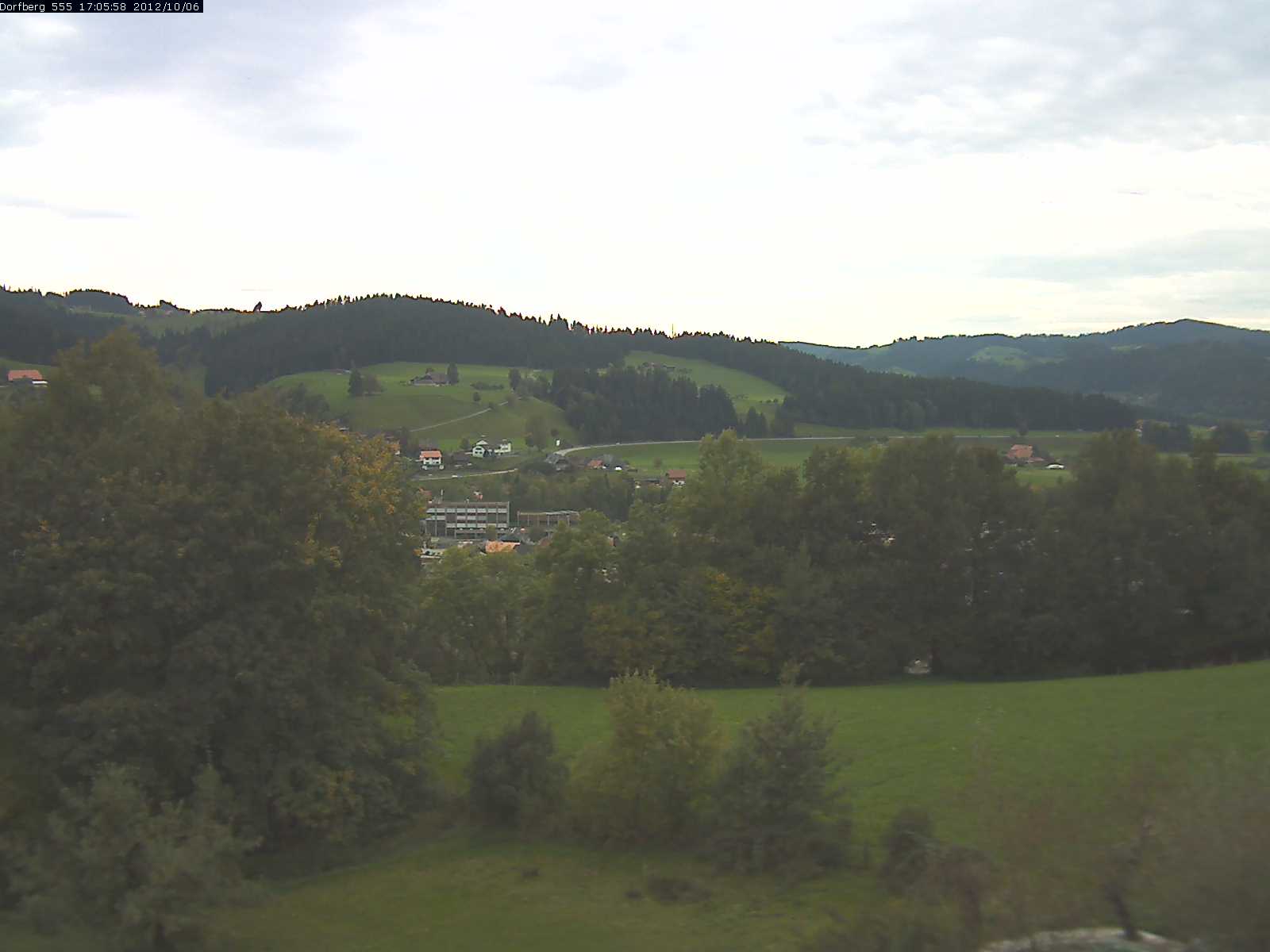 Webcam-Bild: Aussicht vom Dorfberg in Langnau 20121006-170600