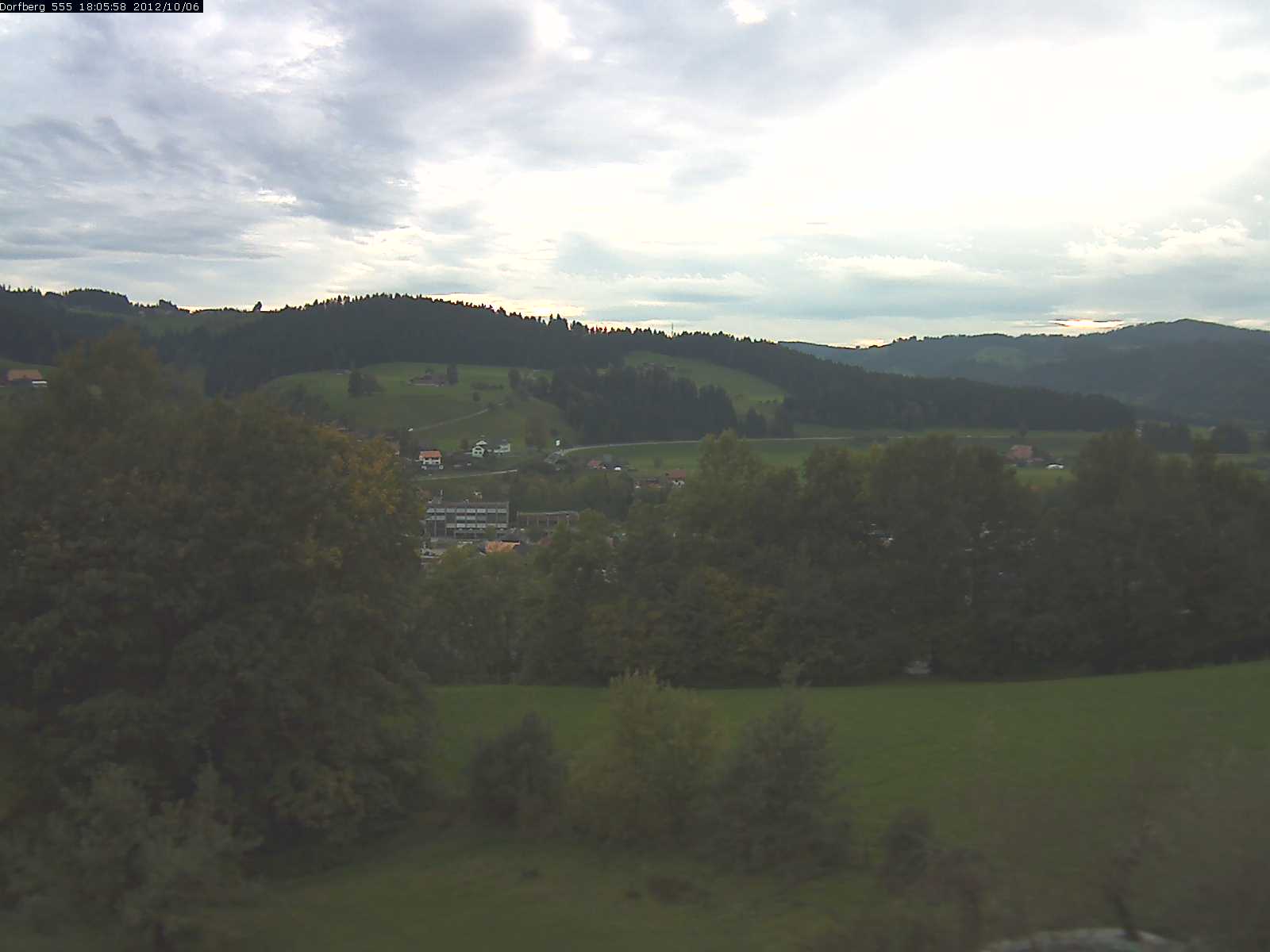 Webcam-Bild: Aussicht vom Dorfberg in Langnau 20121006-180600