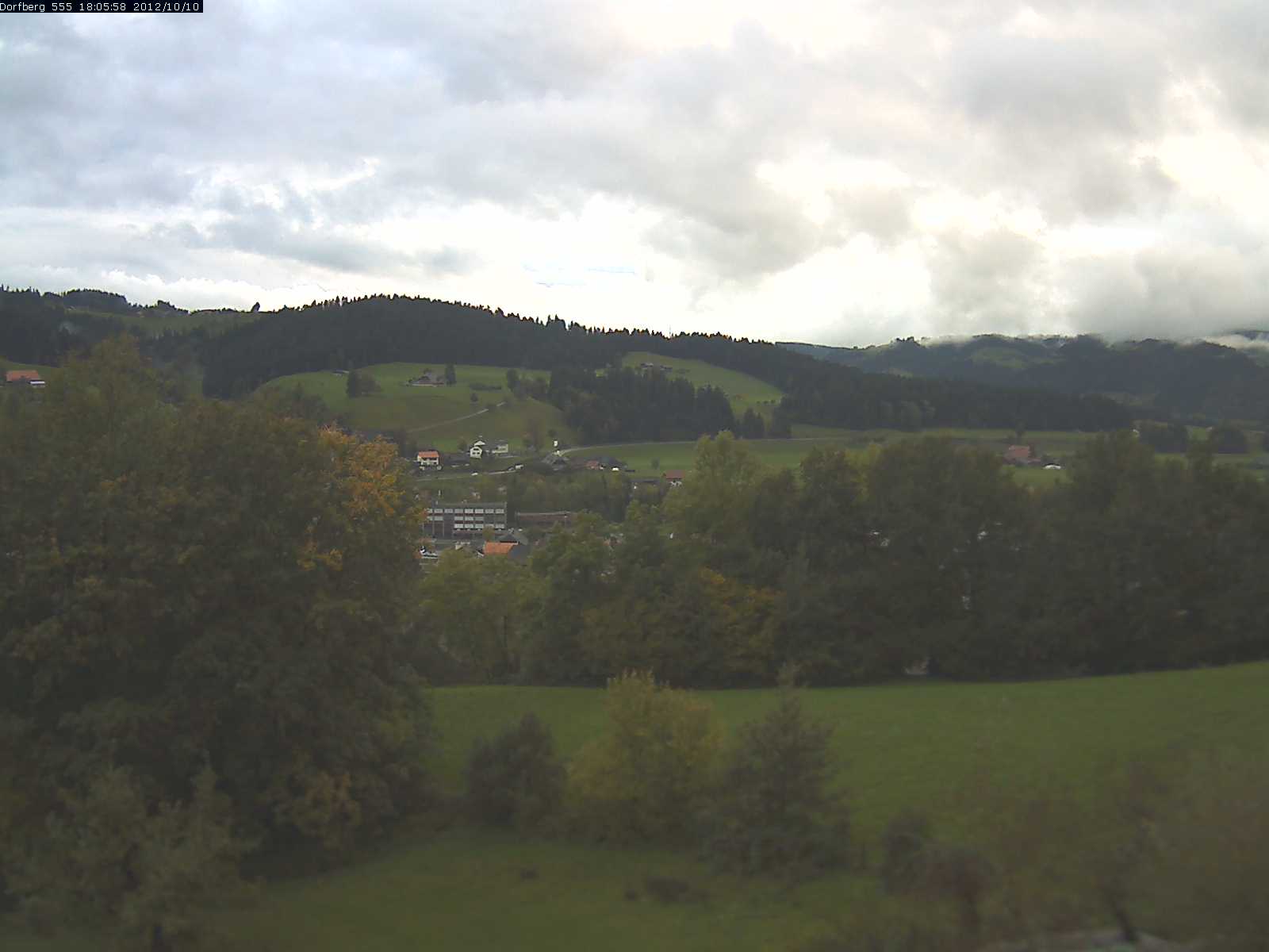 Webcam-Bild: Aussicht vom Dorfberg in Langnau 20121010-180600