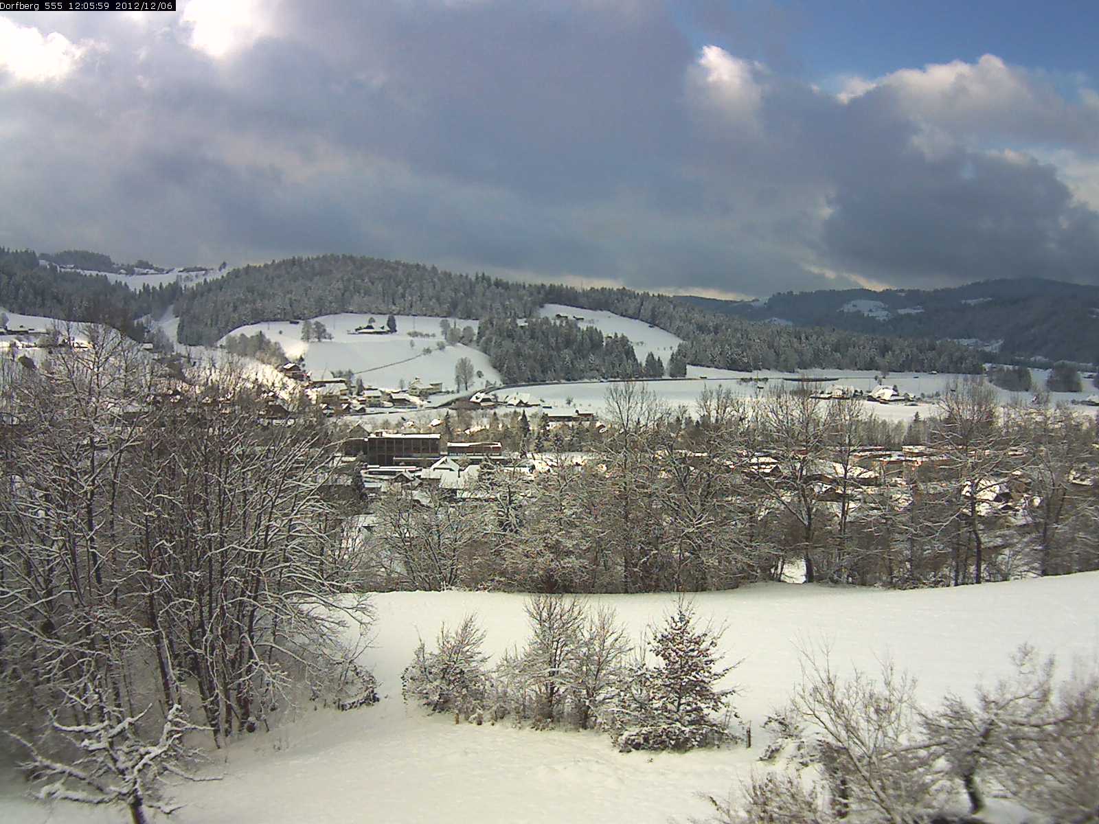 Webcam-Bild: Aussicht vom Dorfberg in Langnau 20121206-120600