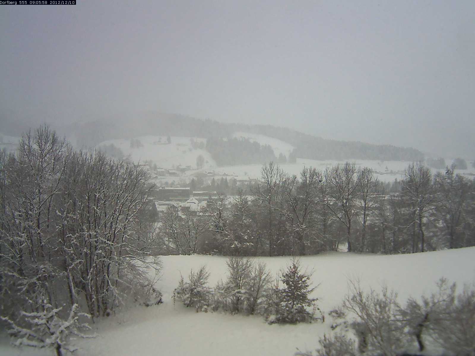 Webcam-Bild: Aussicht vom Dorfberg in Langnau 20121210-090600