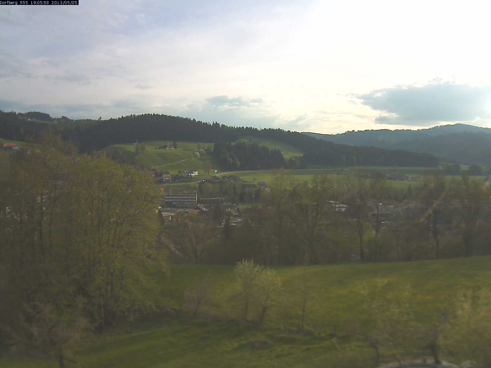 Webcam-Bild: Aussicht vom Dorfberg in Langnau 20130505-190600
