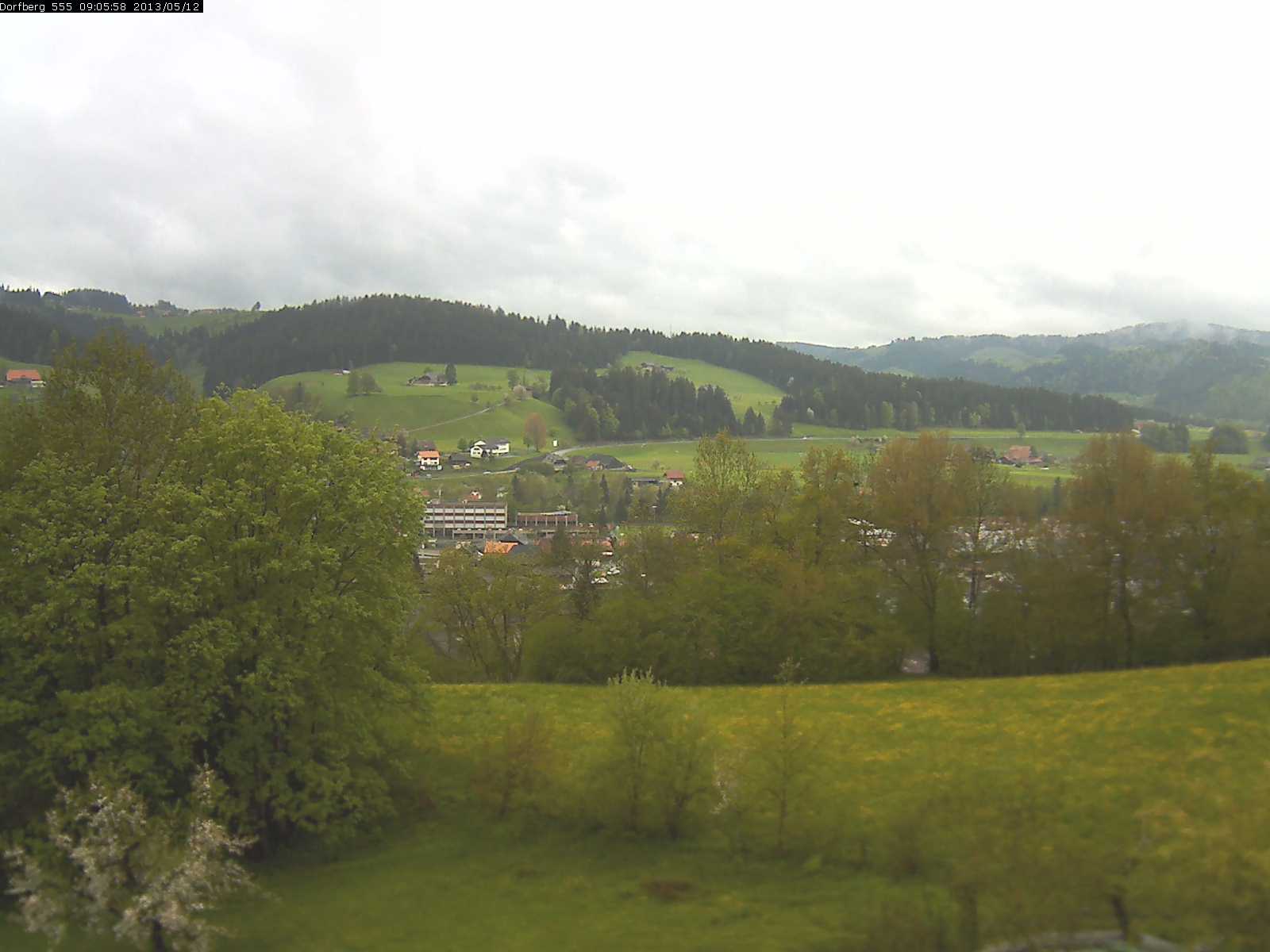 Webcam-Bild: Aussicht vom Dorfberg in Langnau 20130512-090600