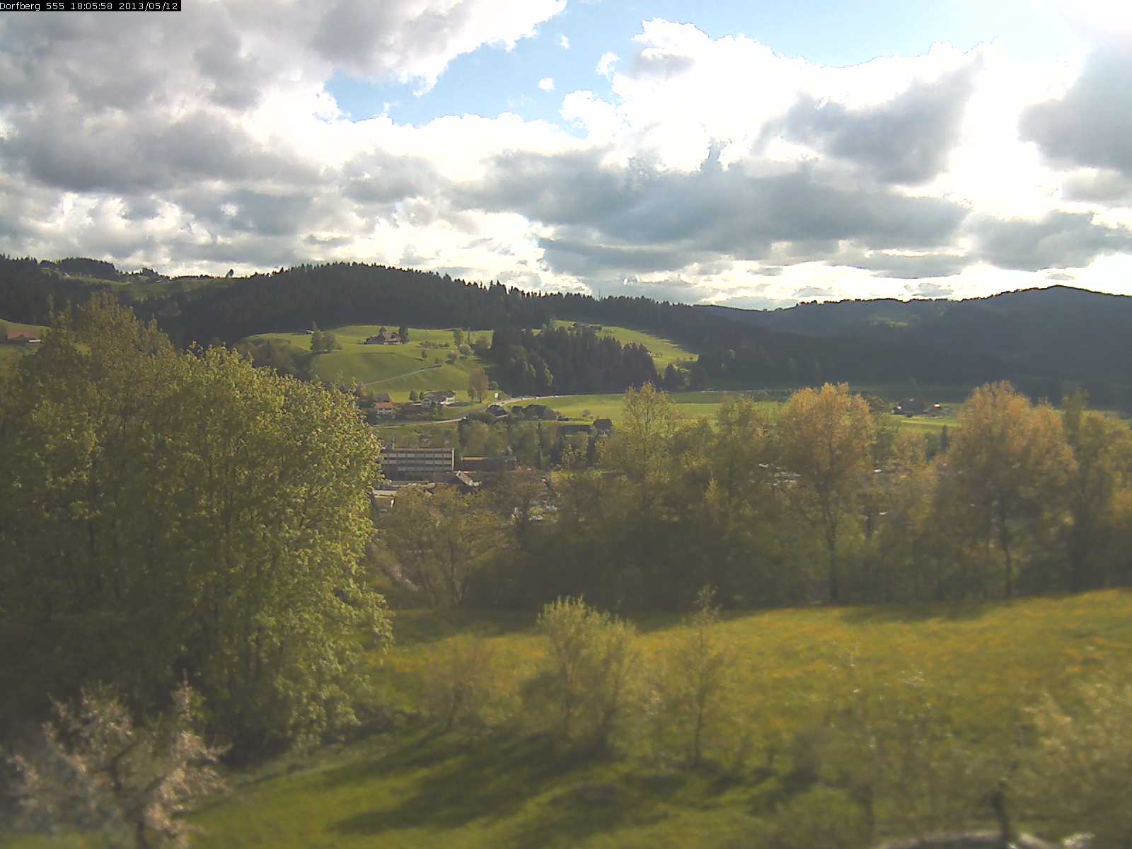 Webcam-Bild: Aussicht vom Dorfberg in Langnau 20130512-180600