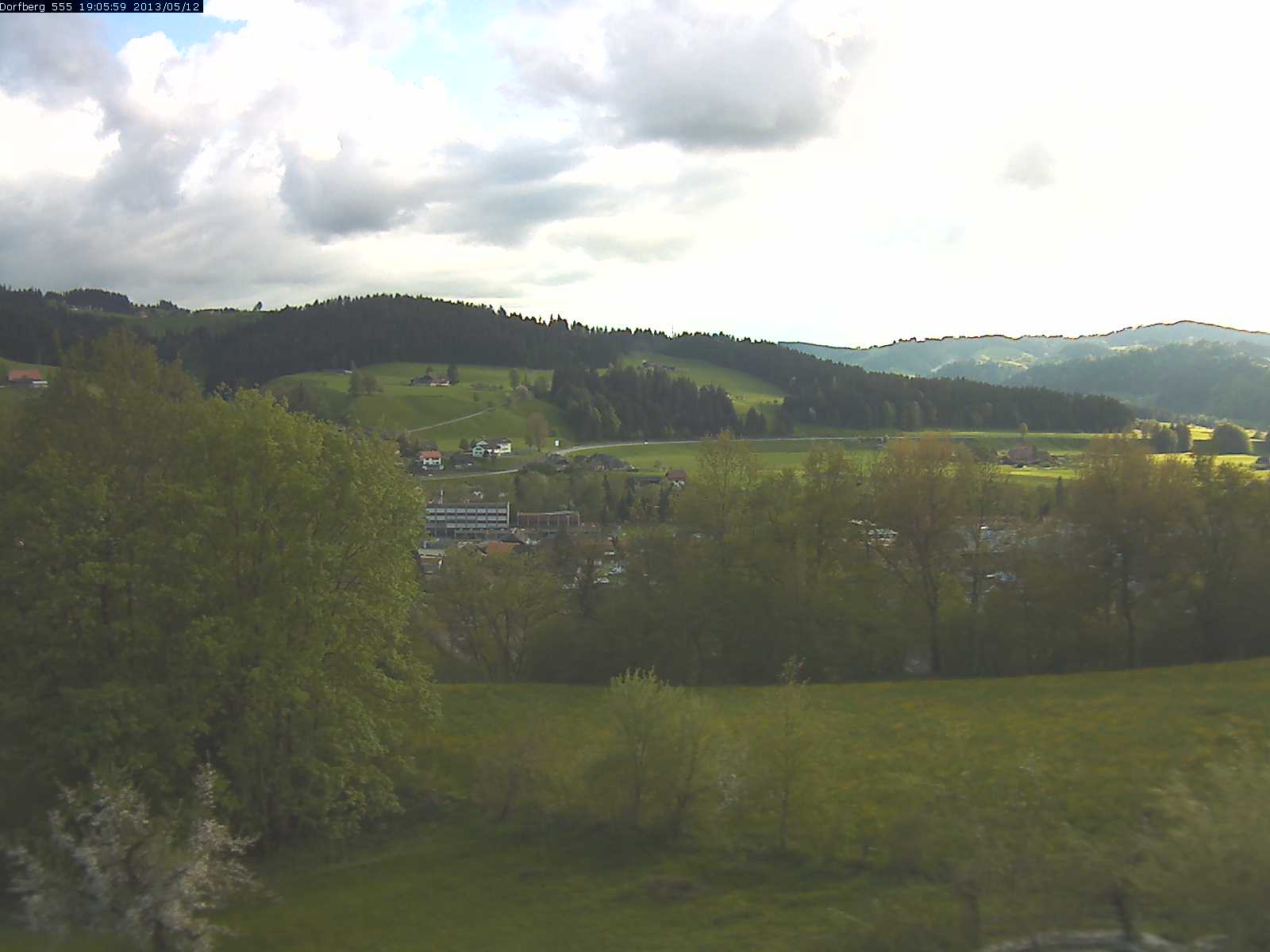 Webcam-Bild: Aussicht vom Dorfberg in Langnau 20130512-190600