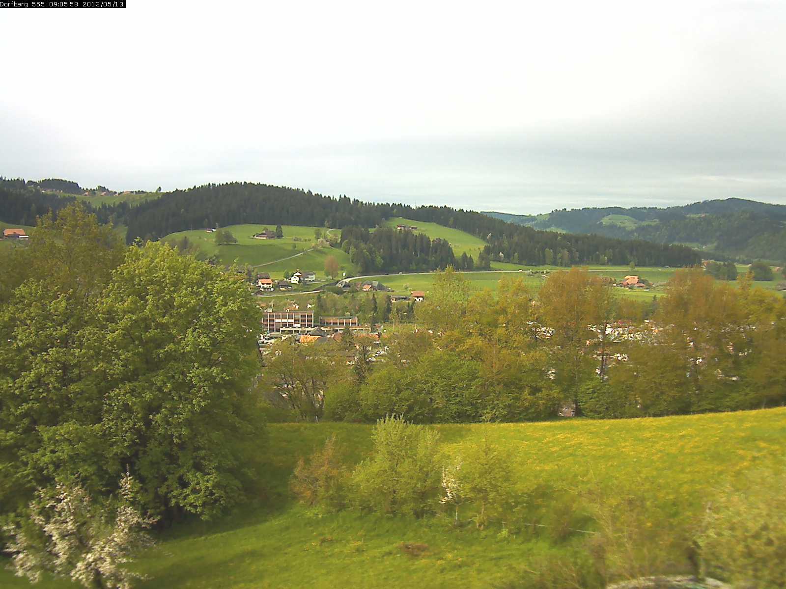 Webcam-Bild: Aussicht vom Dorfberg in Langnau 20130513-090600