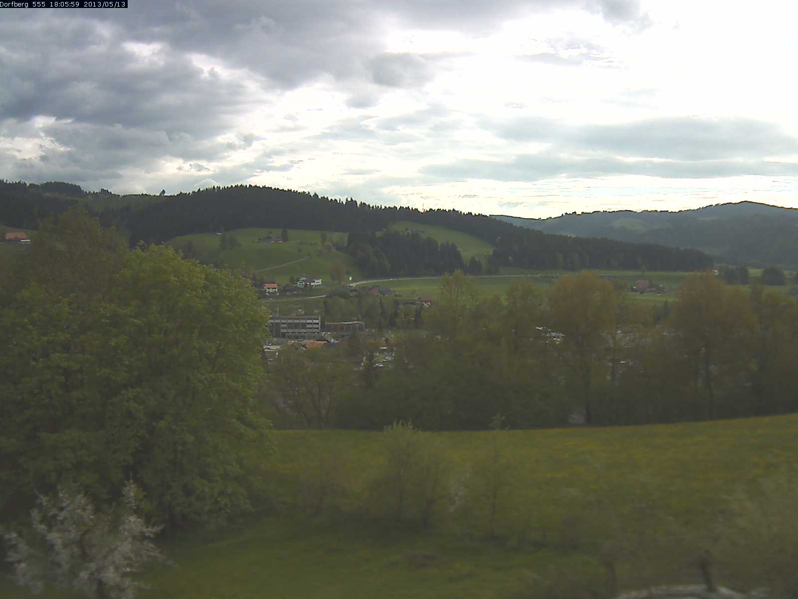 Webcam-Bild: Aussicht vom Dorfberg in Langnau 20130513-180600