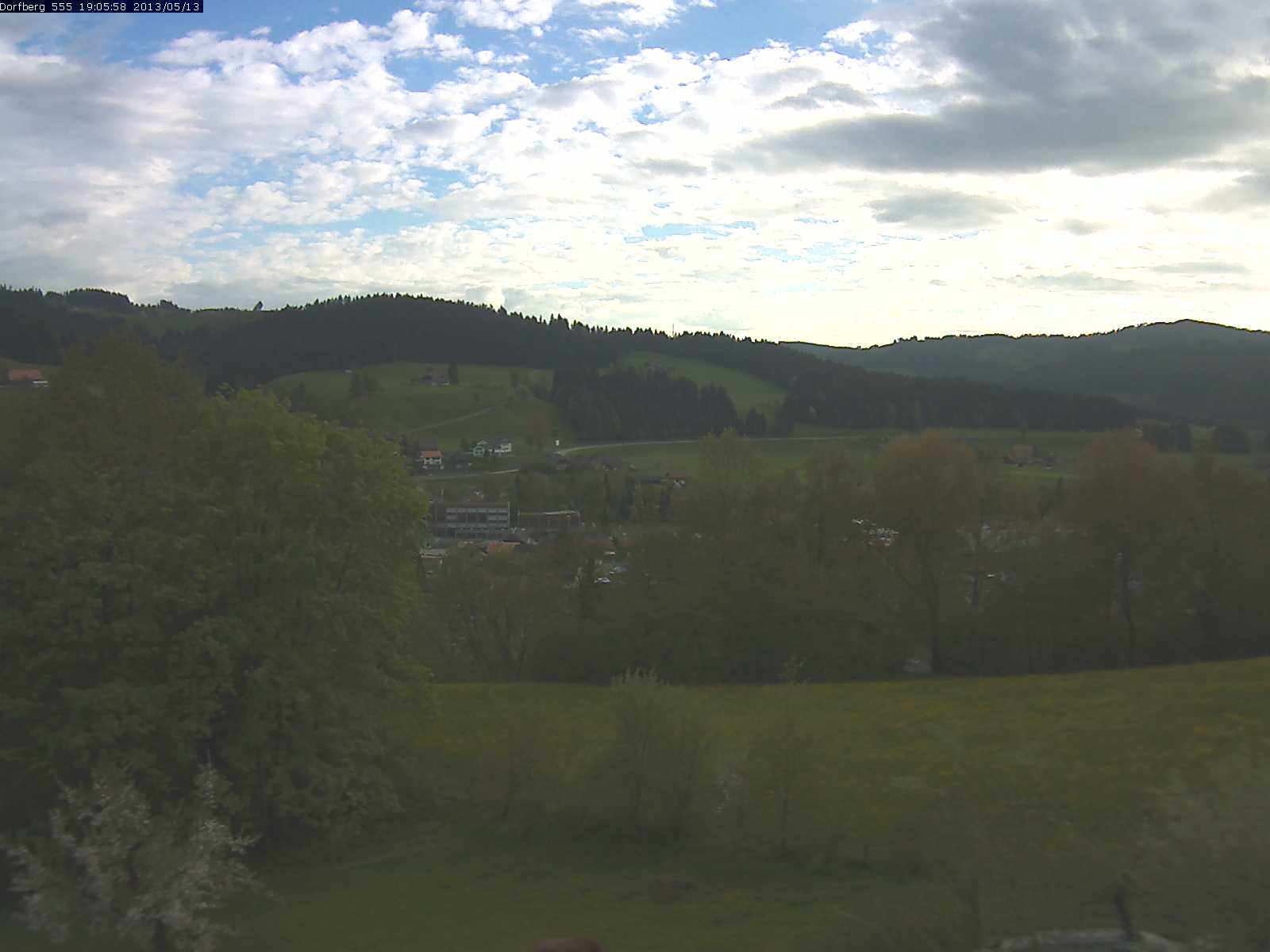 Webcam-Bild: Aussicht vom Dorfberg in Langnau 20130513-190600