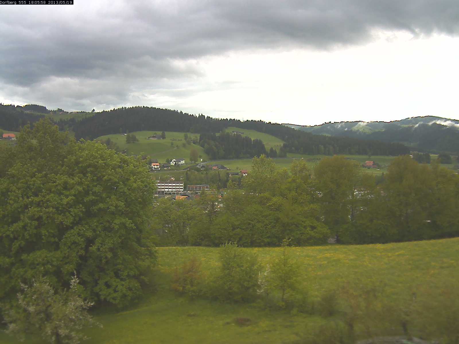 Webcam-Bild: Aussicht vom Dorfberg in Langnau 20130519-180600
