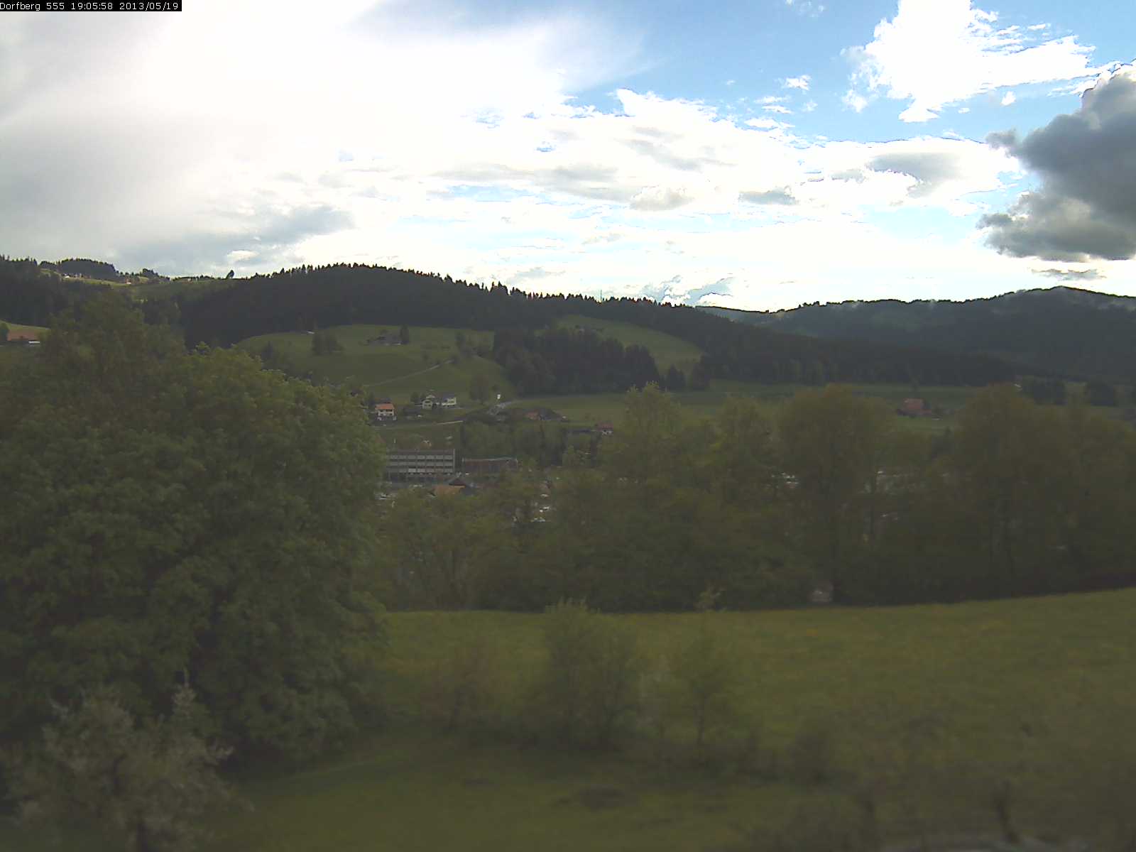 Webcam-Bild: Aussicht vom Dorfberg in Langnau 20130519-190600