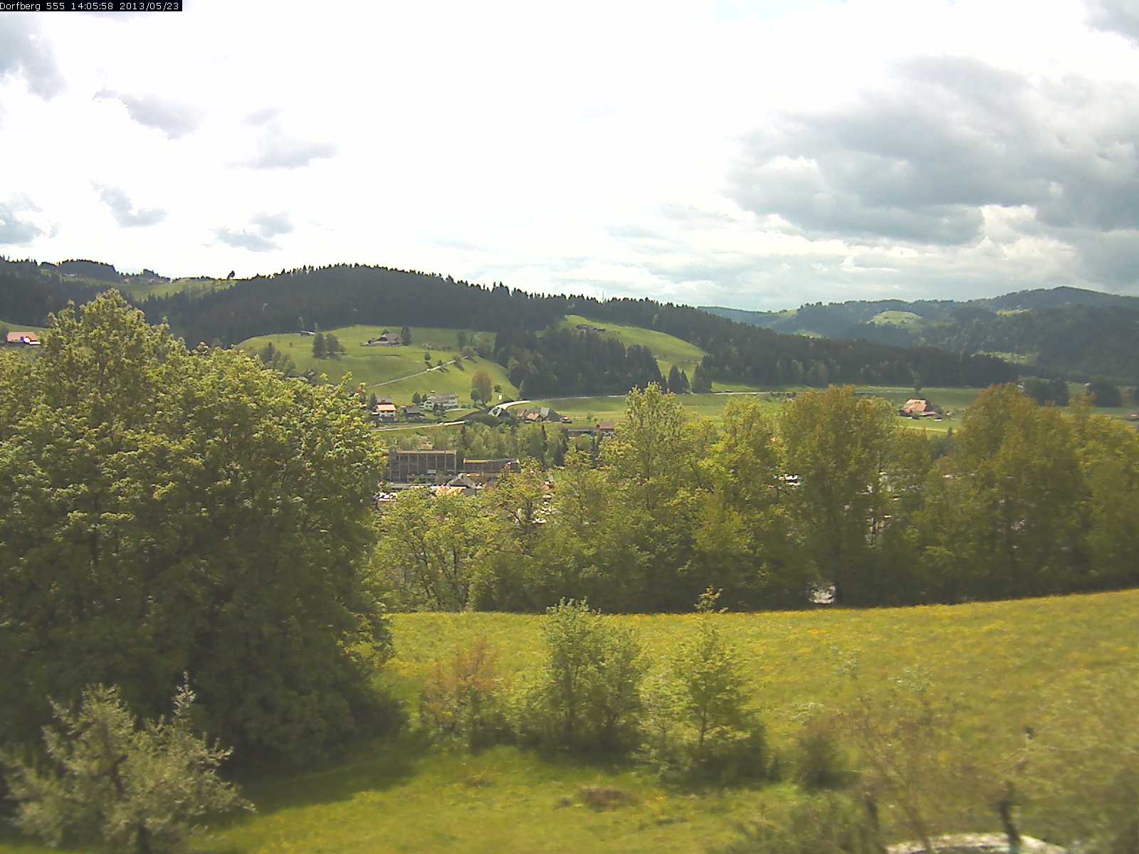 Webcam-Bild: Aussicht vom Dorfberg in Langnau 20130523-140600