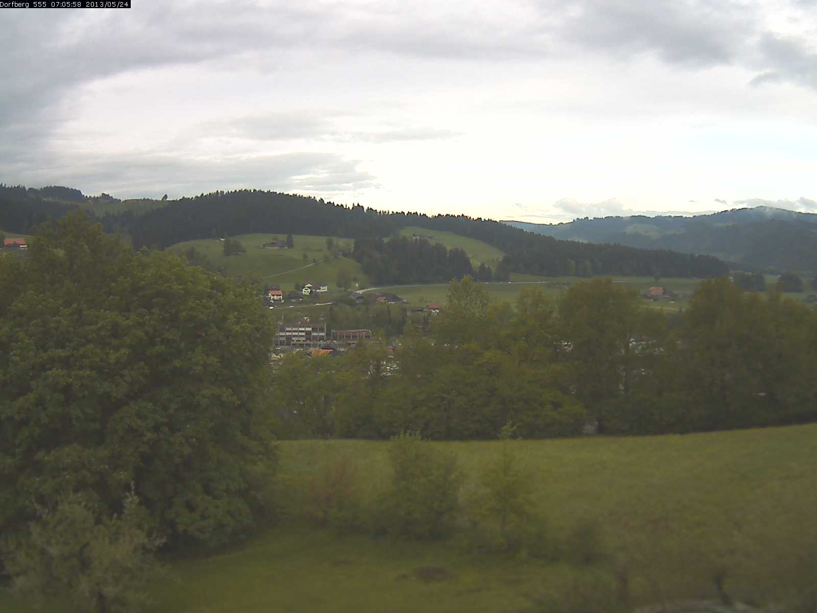 Webcam-Bild: Aussicht vom Dorfberg in Langnau 20130524-070600