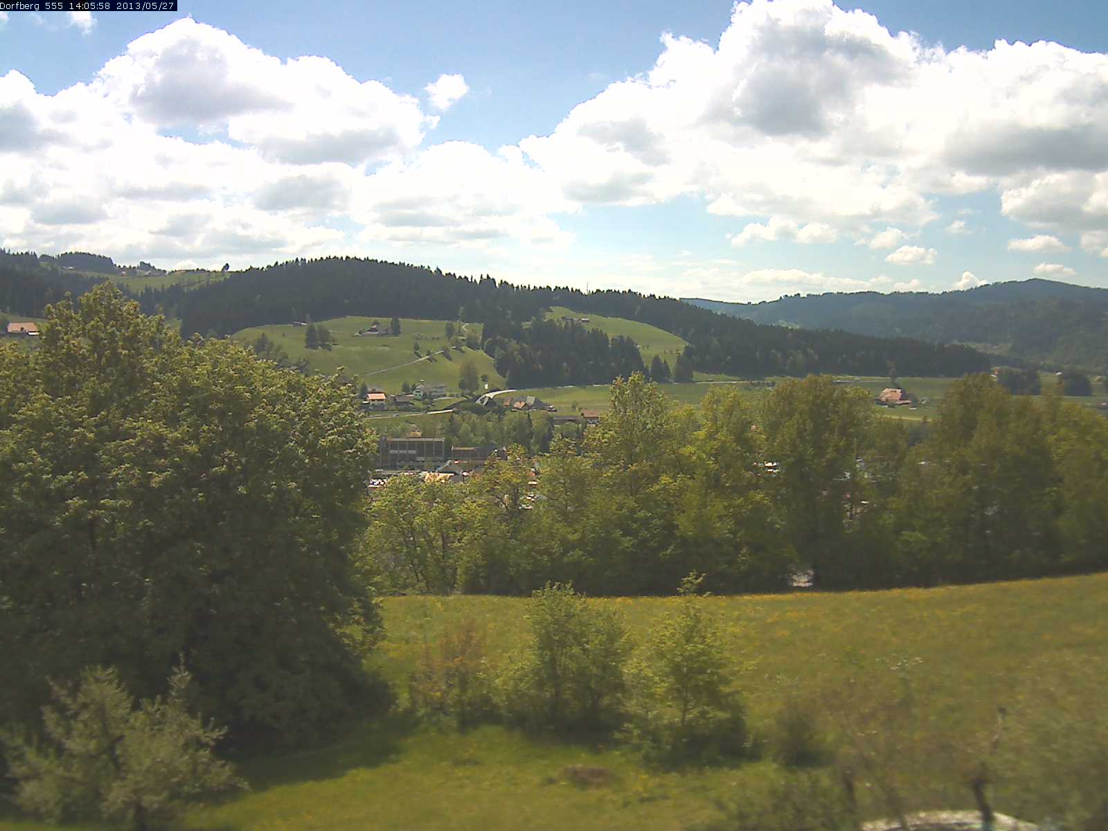 Webcam-Bild: Aussicht vom Dorfberg in Langnau 20130527-140600