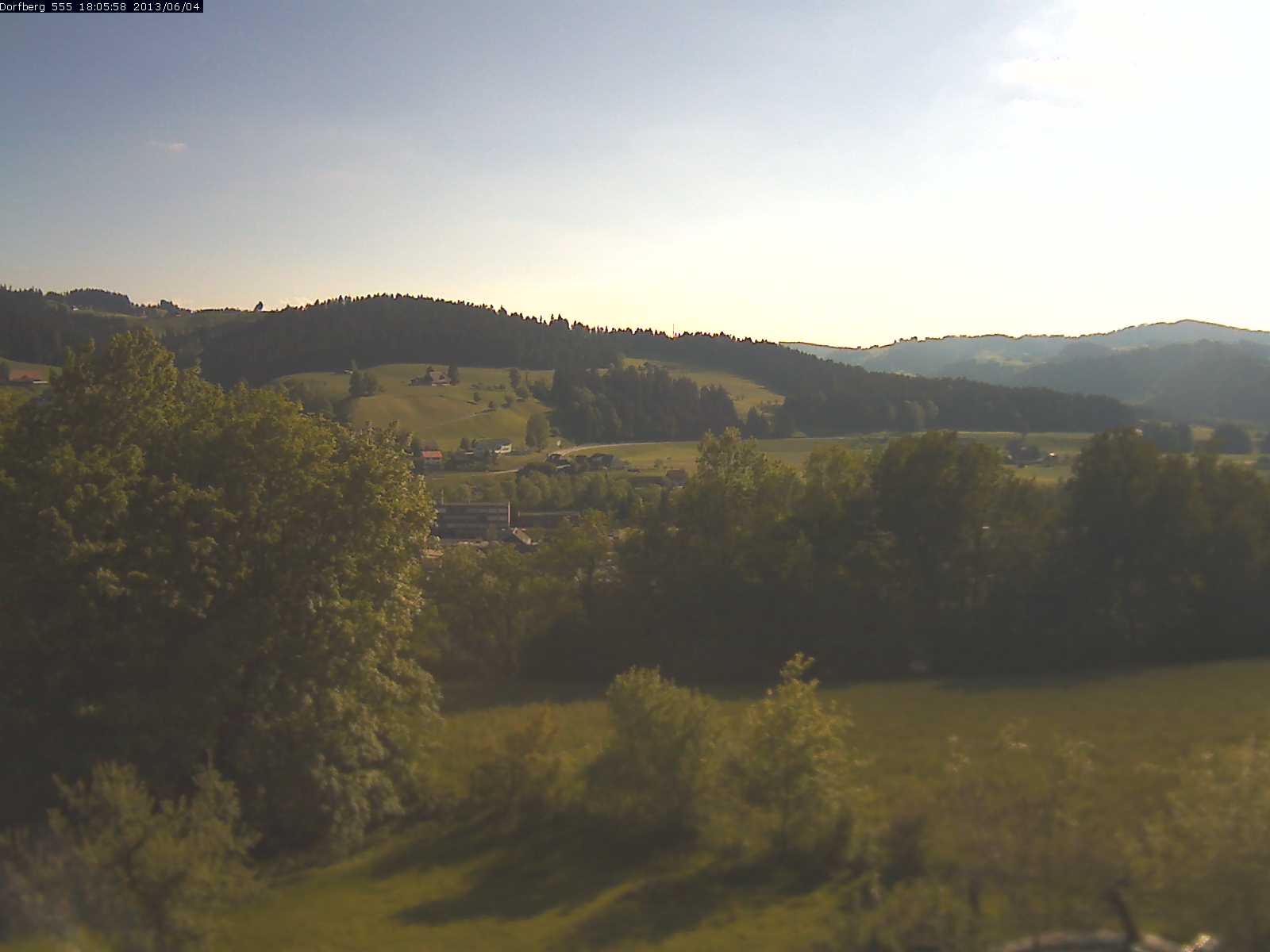 Webcam-Bild: Aussicht vom Dorfberg in Langnau 20130604-180600
