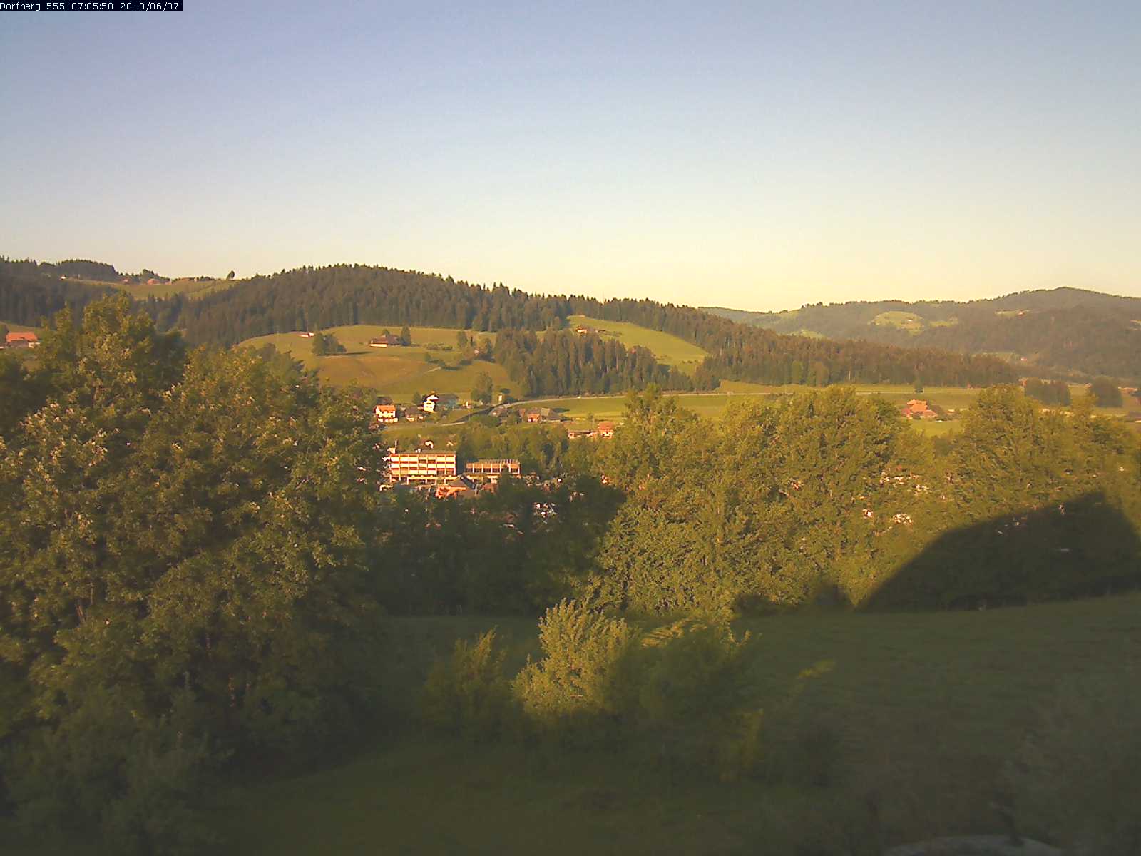 Webcam-Bild: Aussicht vom Dorfberg in Langnau 20130607-070600