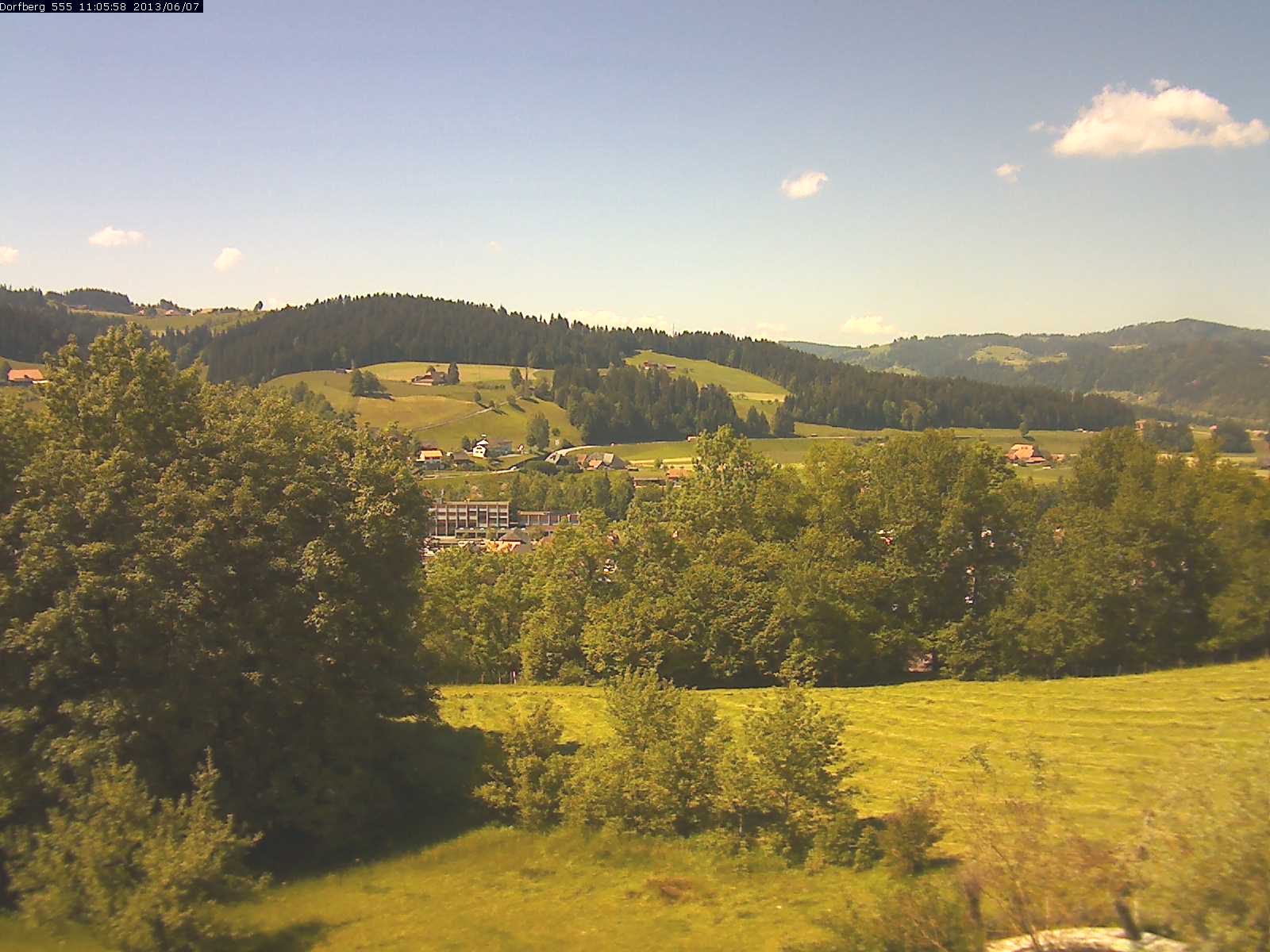 Webcam-Bild: Aussicht vom Dorfberg in Langnau 20130607-110600