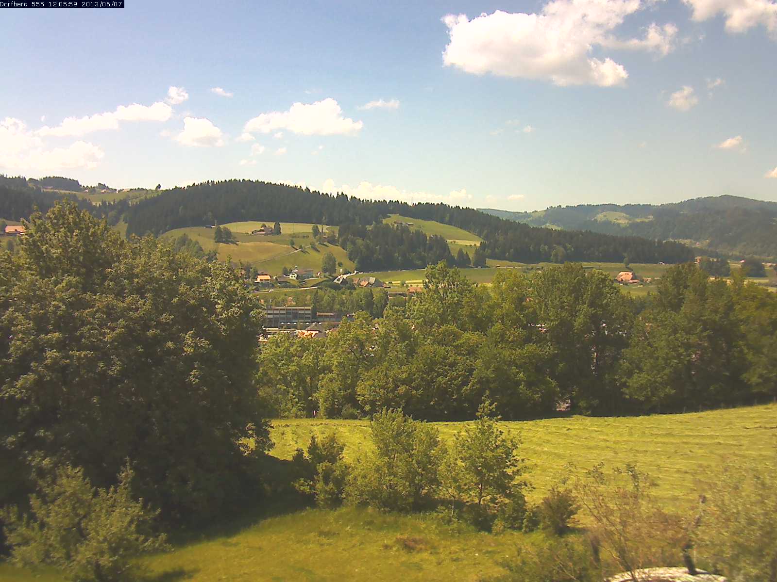 Webcam-Bild: Aussicht vom Dorfberg in Langnau 20130607-120600