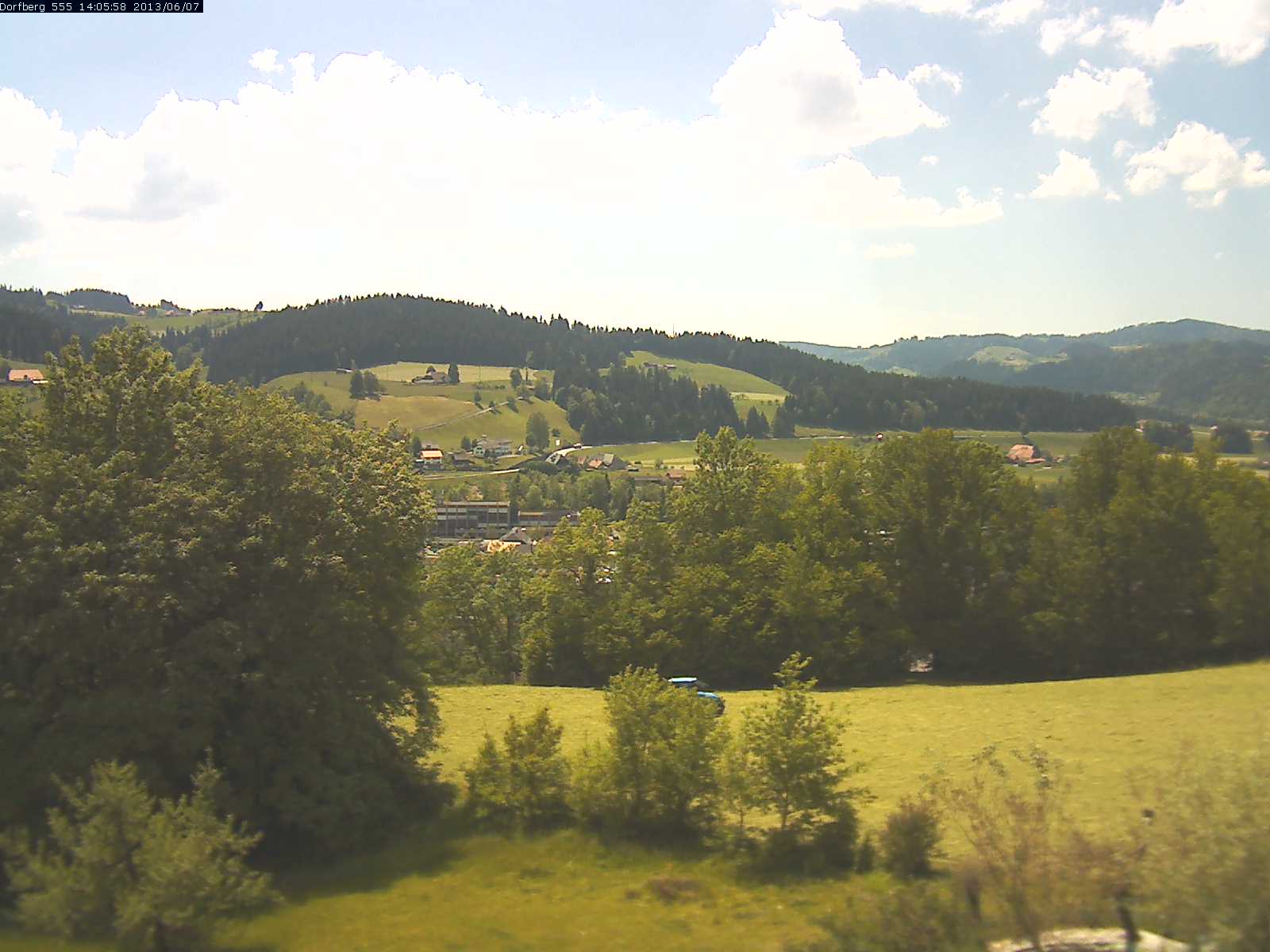 Webcam-Bild: Aussicht vom Dorfberg in Langnau 20130607-140600