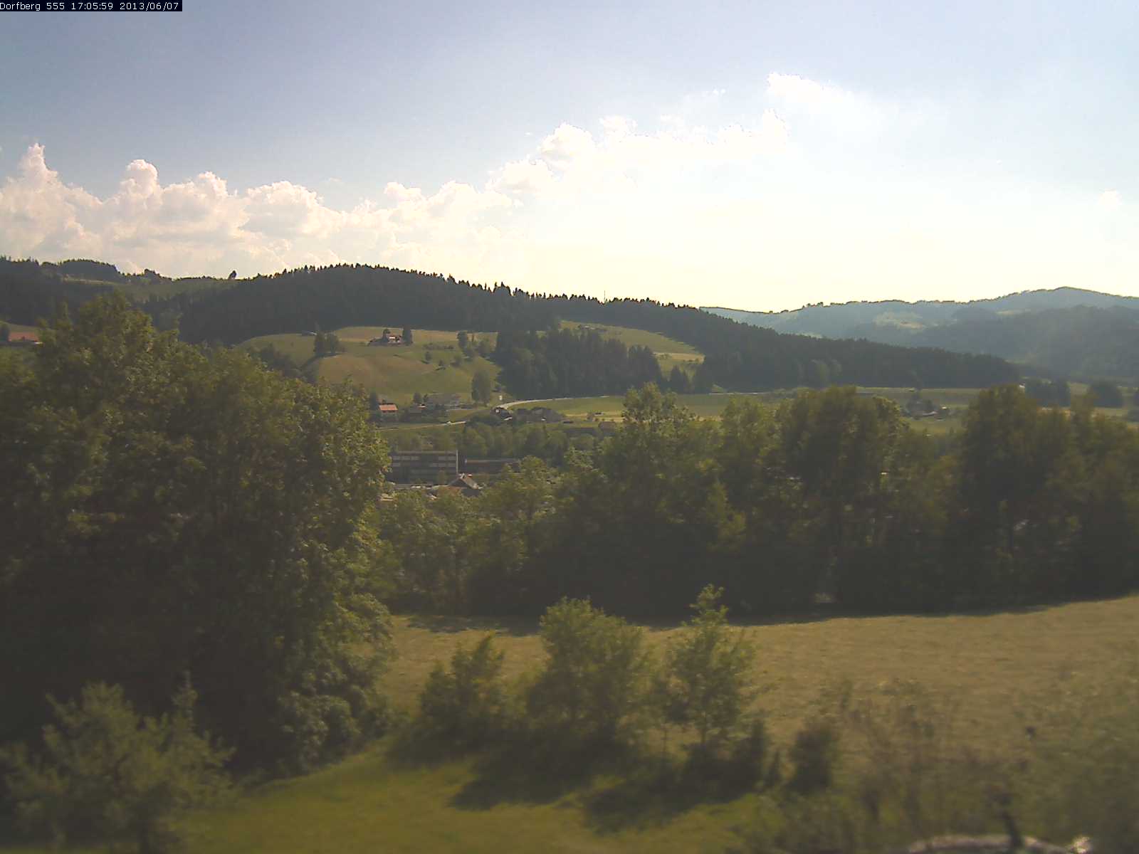 Webcam-Bild: Aussicht vom Dorfberg in Langnau 20130607-170600