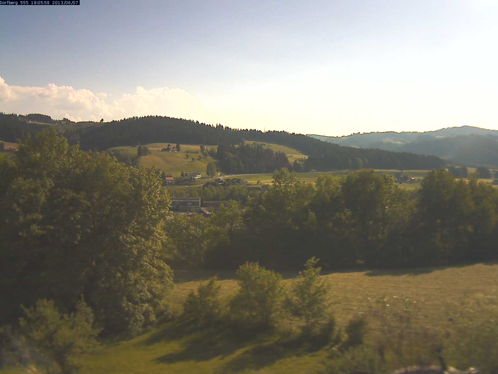 Webcam-Bild: Aussicht vom Dorfberg in Langnau 20130607-180600