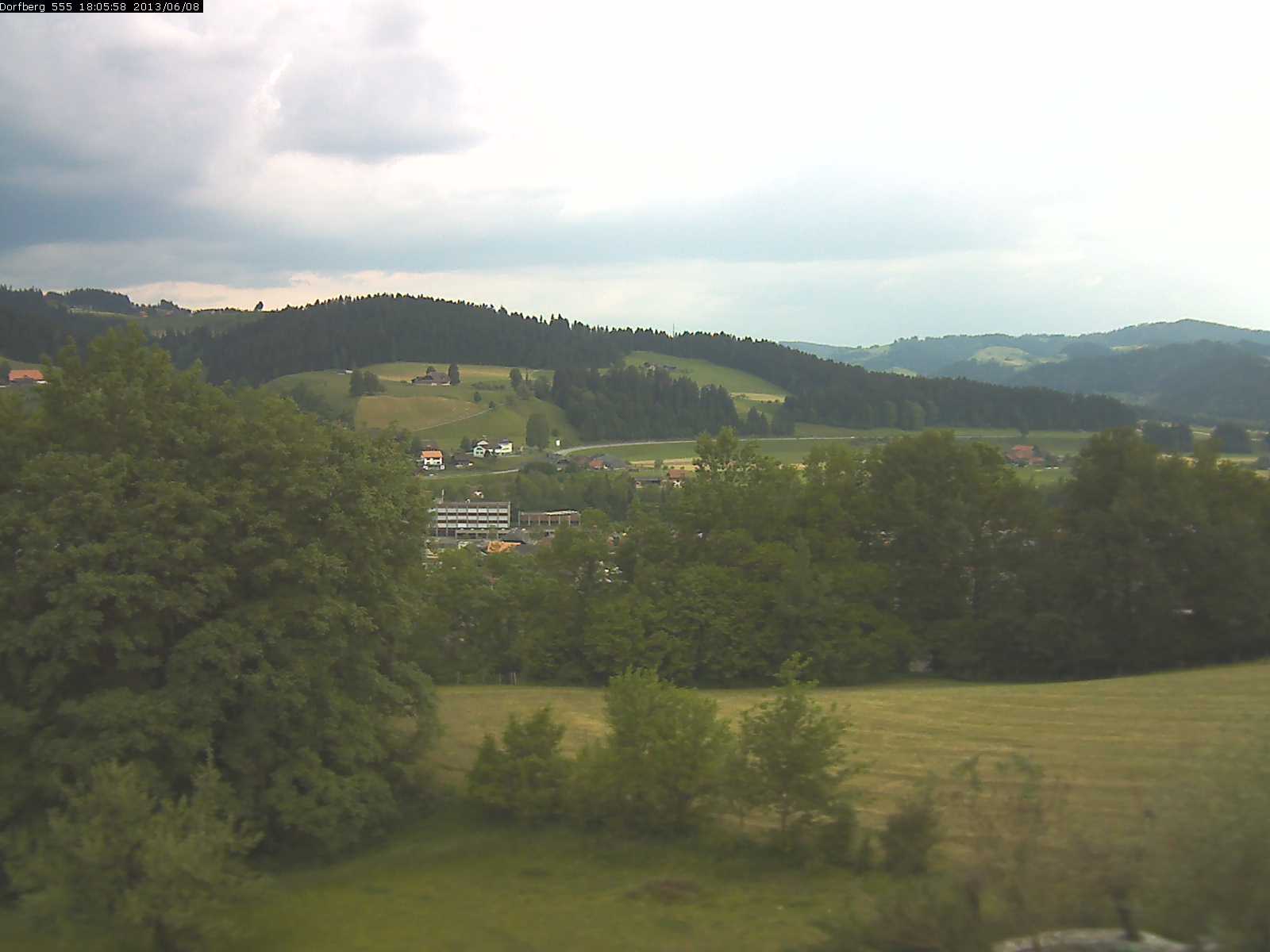 Webcam-Bild: Aussicht vom Dorfberg in Langnau 20130608-180600