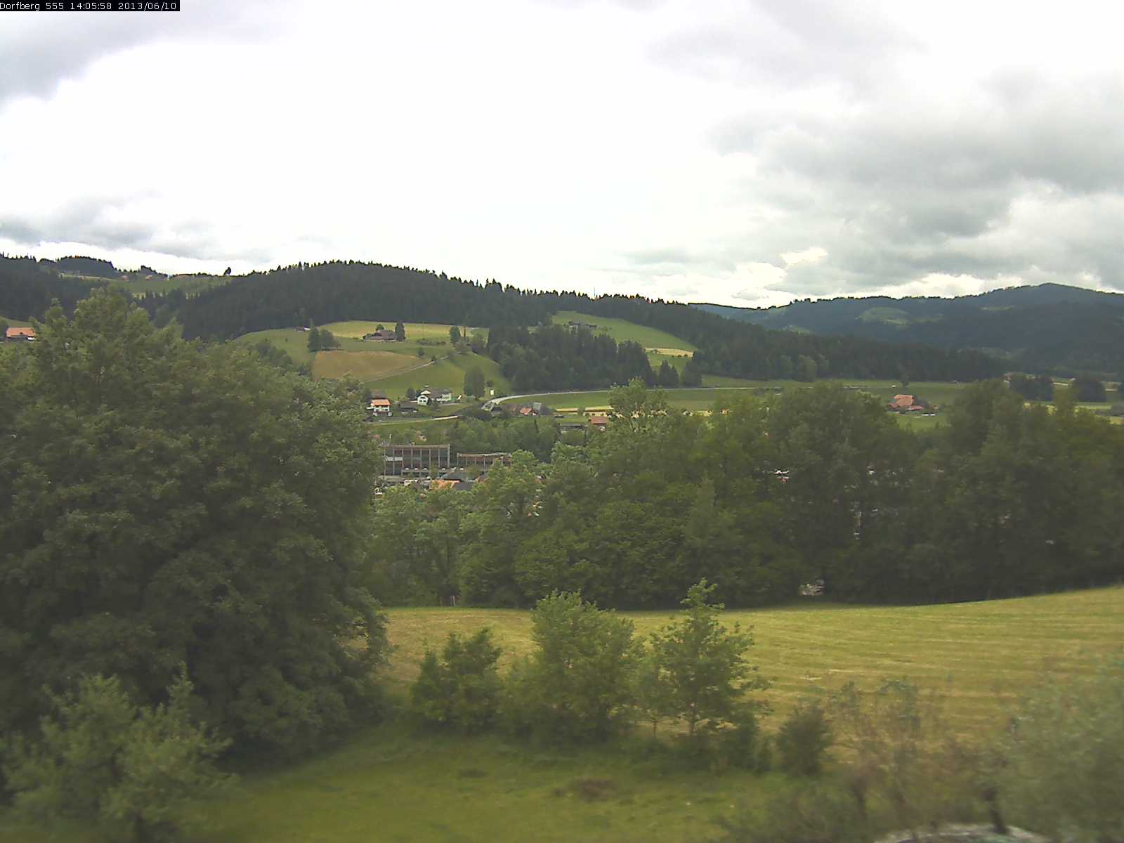 Webcam-Bild: Aussicht vom Dorfberg in Langnau 20130610-140600